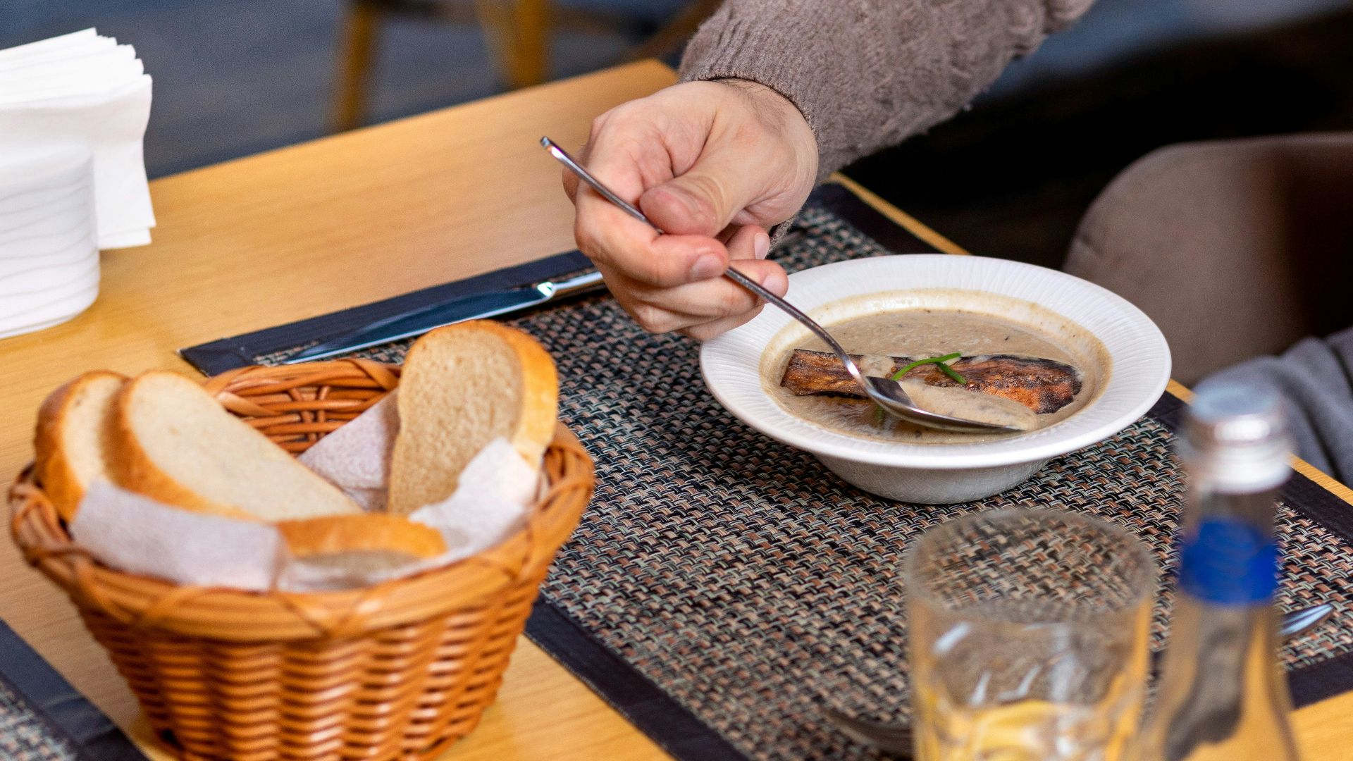 19. Soupes au restaurant