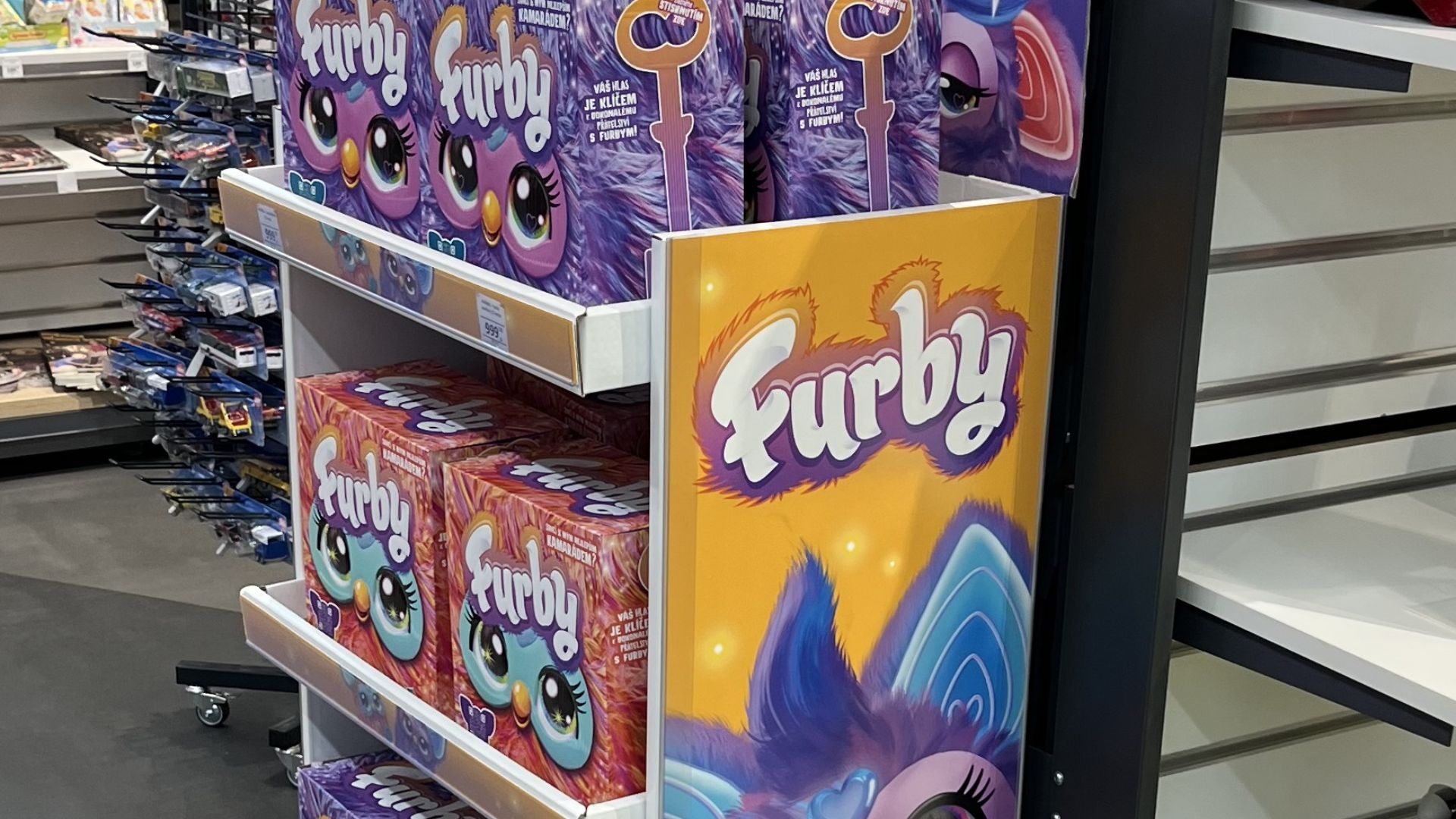17. Les Furbies