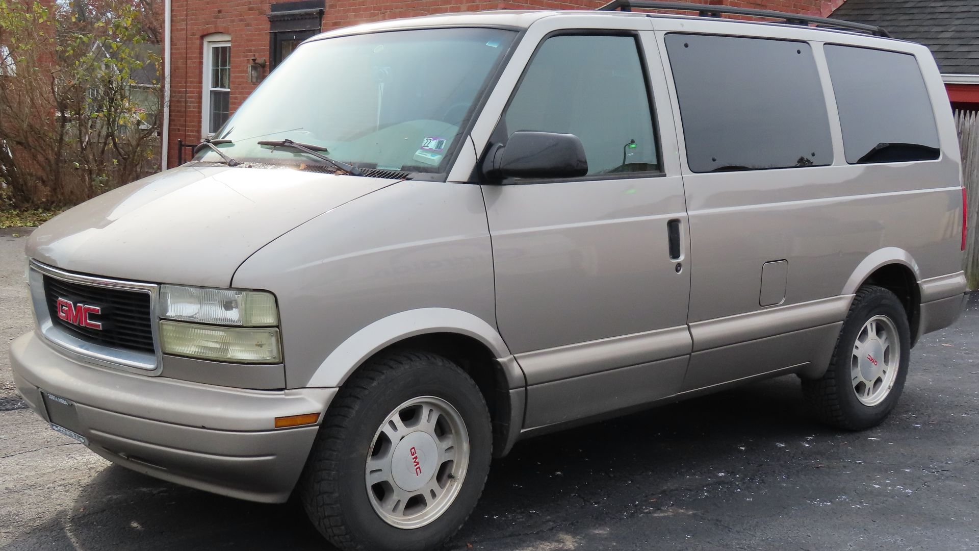 10. GMC Safari (2000-2005)