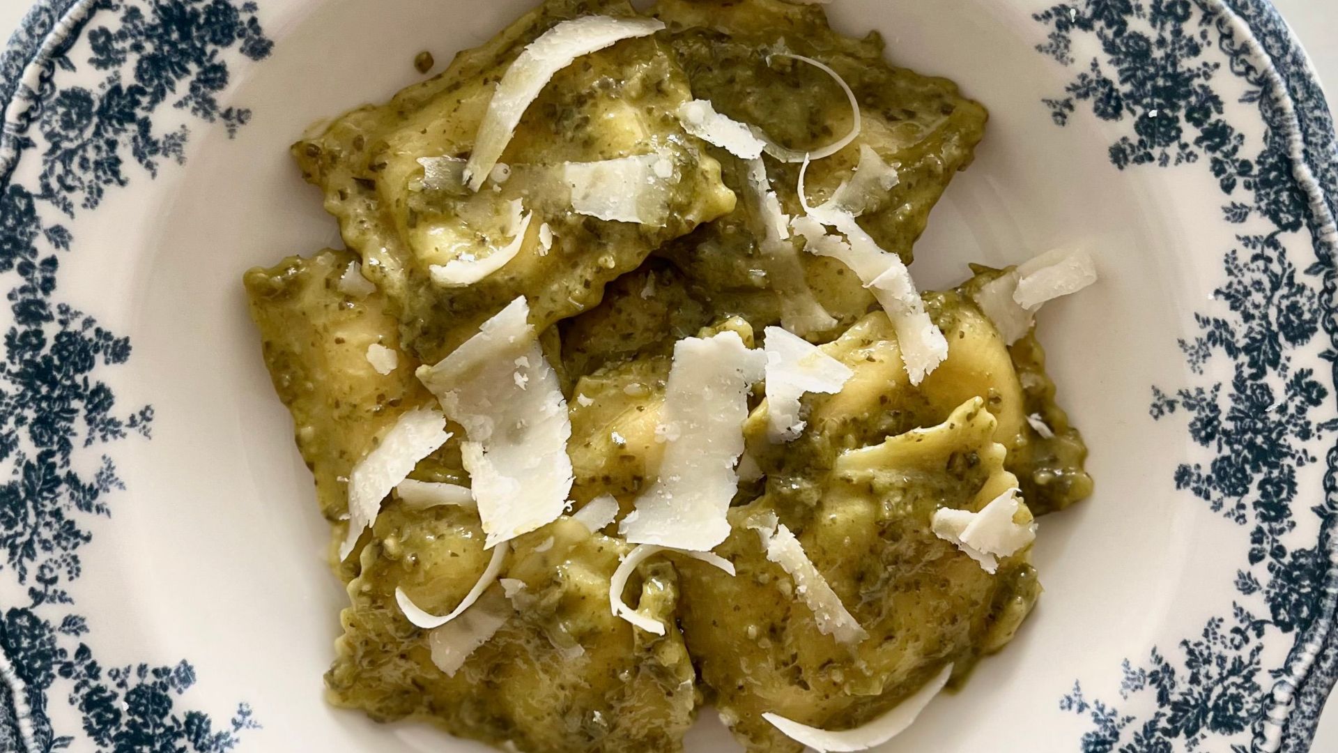 19. Bol de tortellinis au pesto
