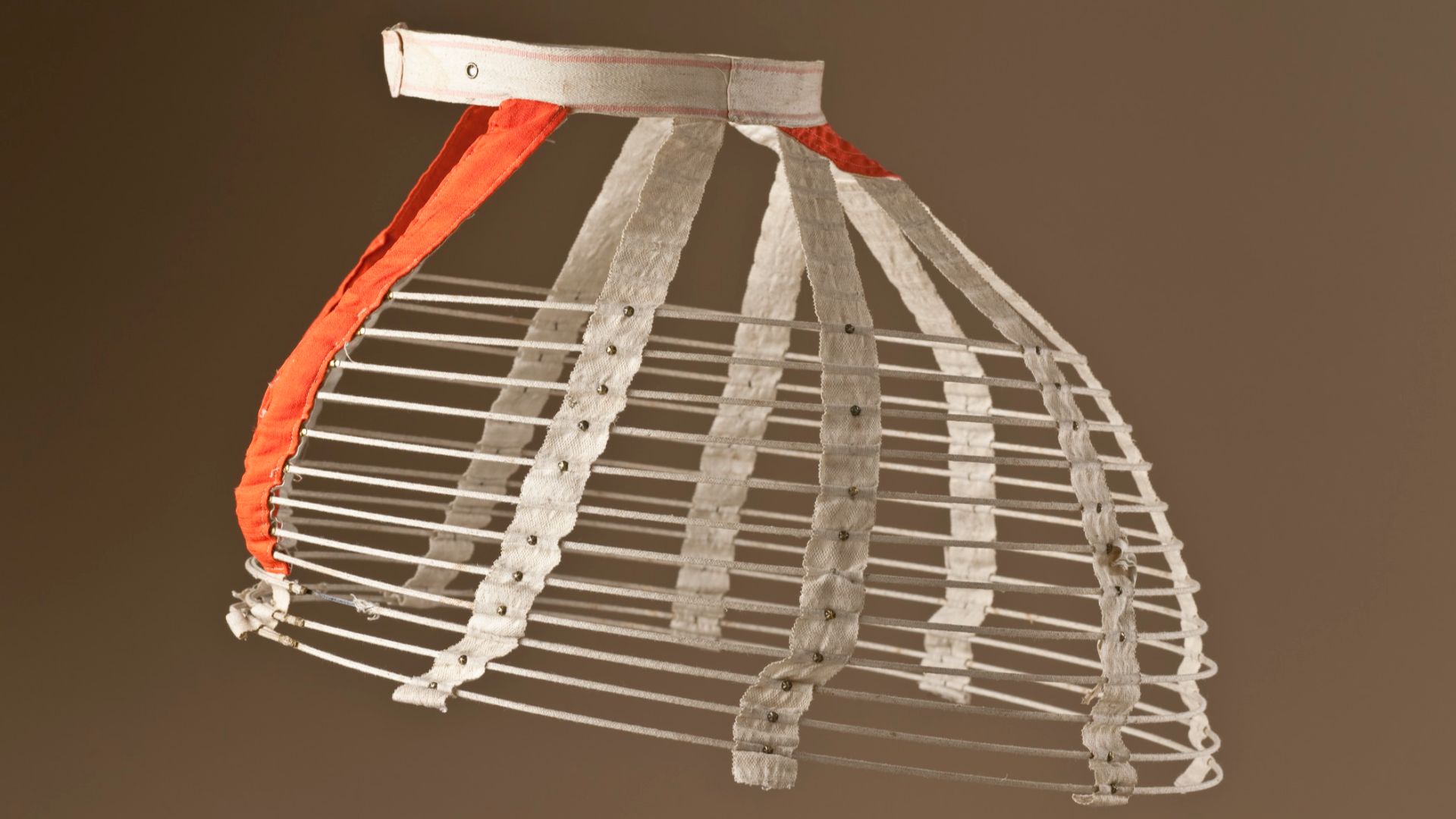 9. Crinolines à armature