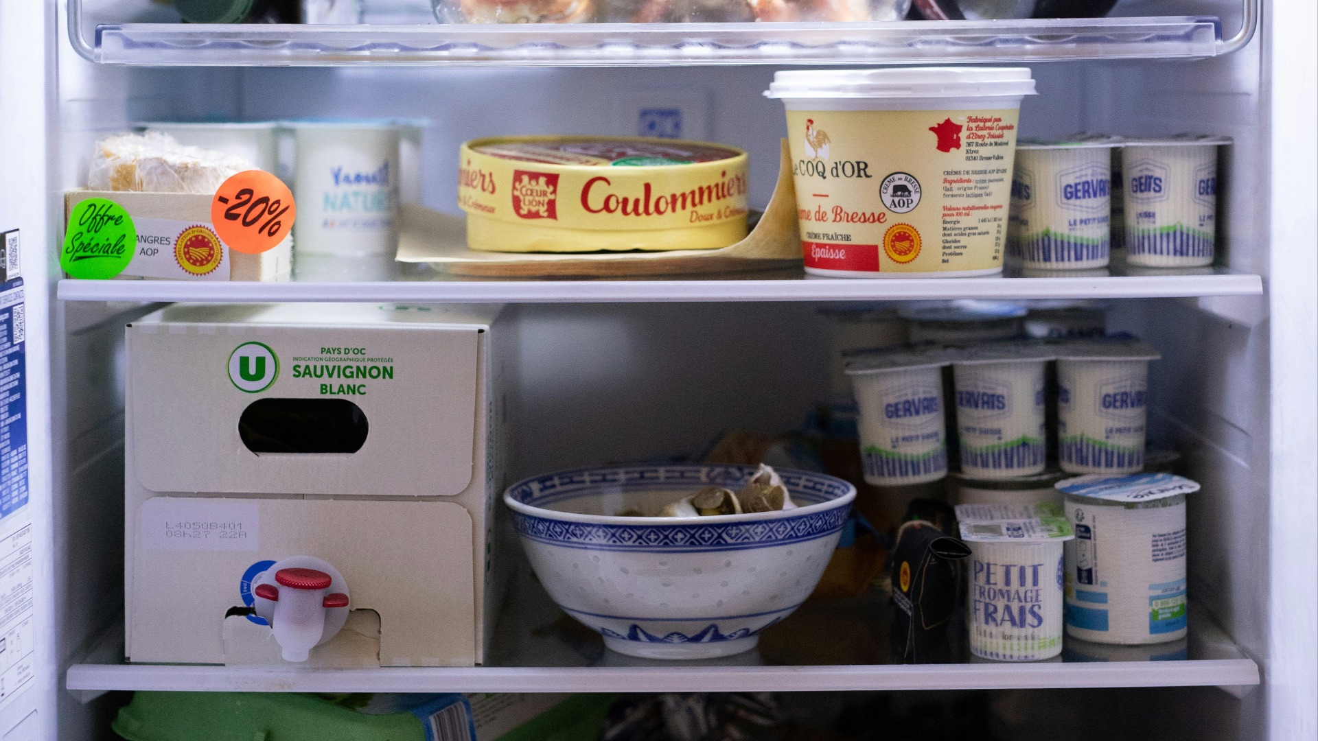 3. Vérifiez minutieusement le réfrigérateur, le congélateur et le garde-manger
