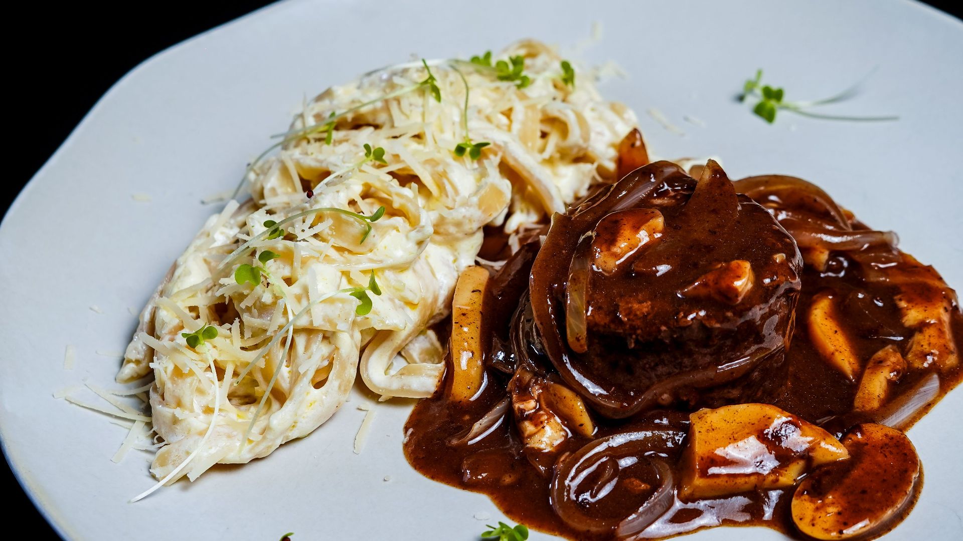 2. Steak de Salisbury