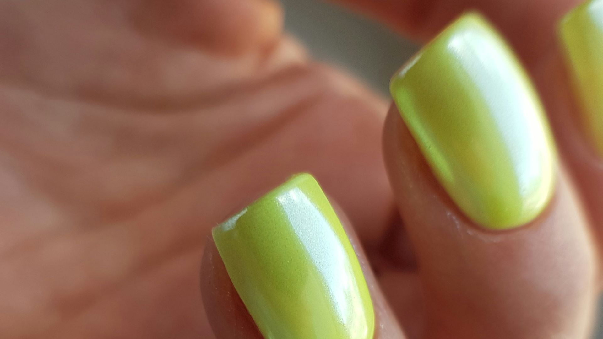 8. Ongles verts tropicaux
