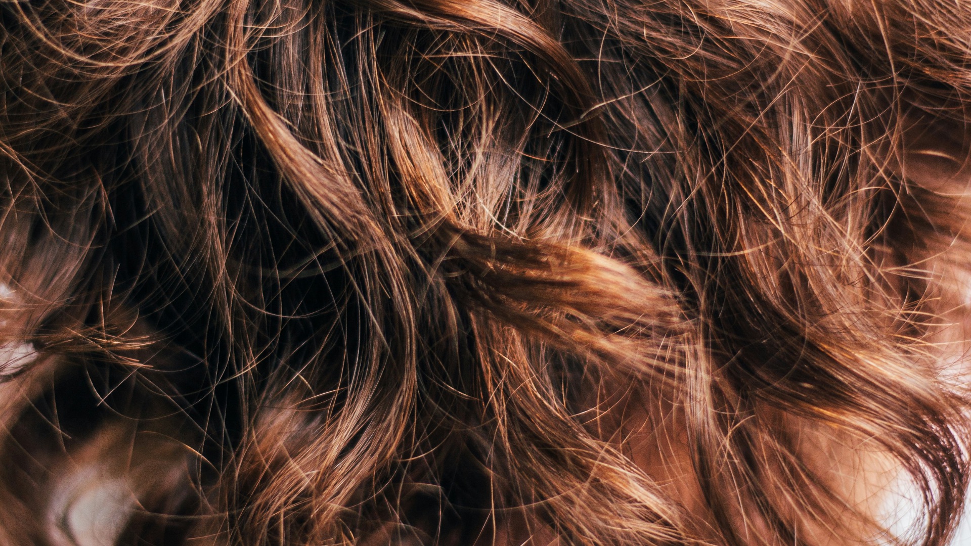 2. Cheveux secs et cassants