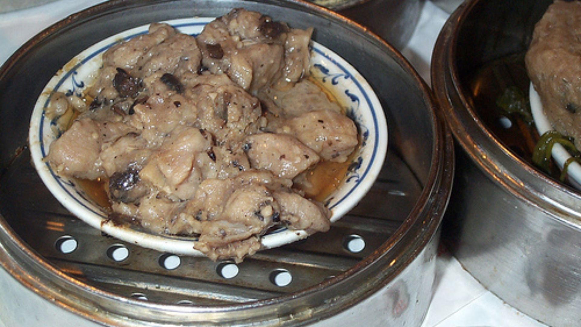 6. Côtes de porc à la sauce aux haricots noirs