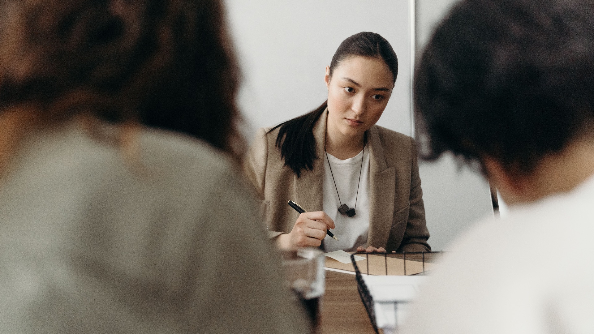 1. Votre responsable cesse de vous inclure dans les réunions