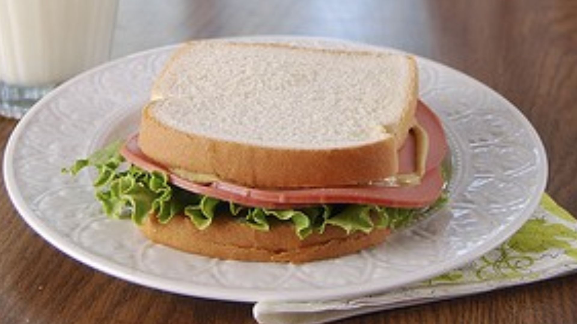 2. Sandwichs à la mortadelle et au beurre