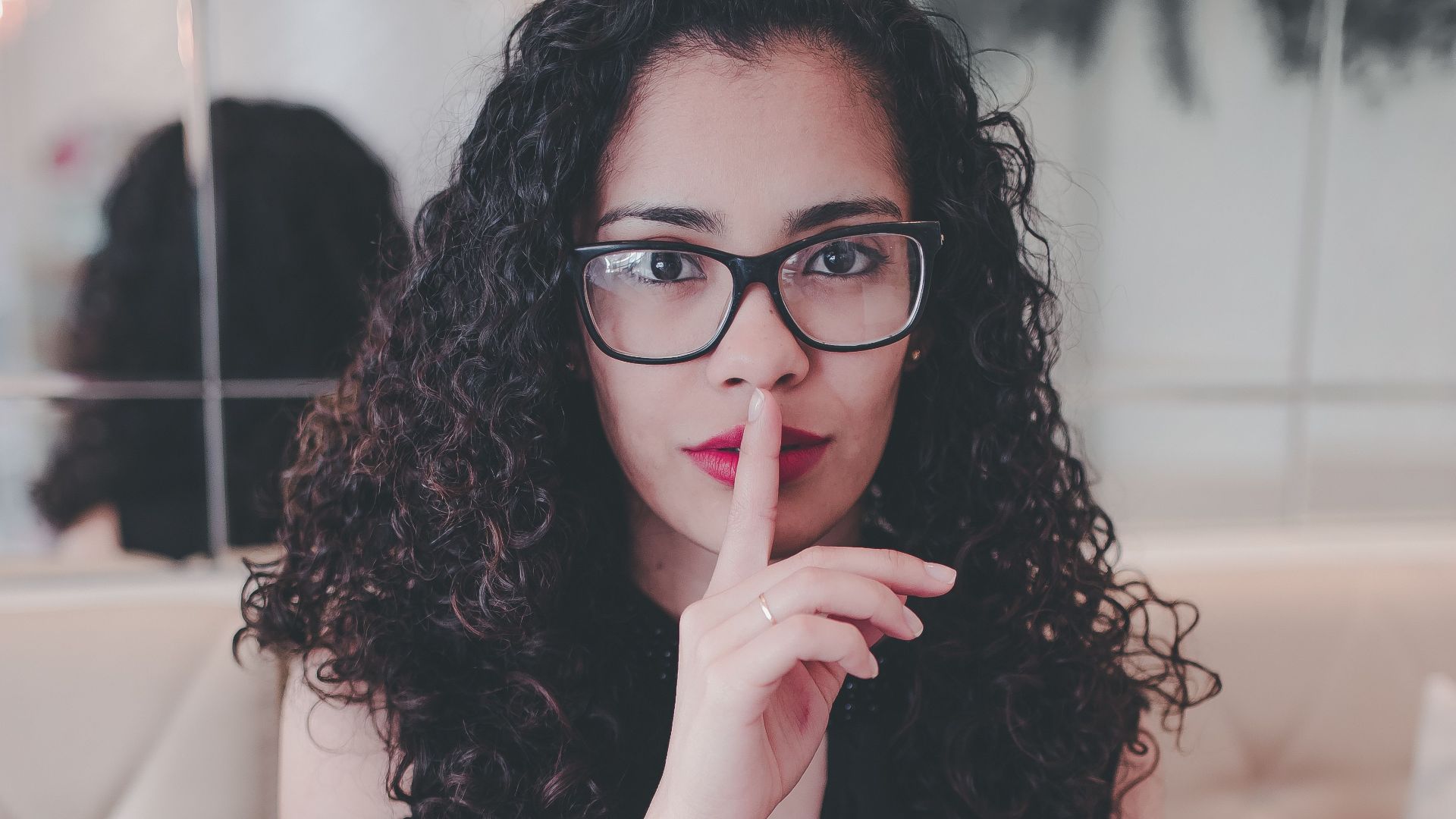 20 signes qui indiquent que votre conjoint vous cache quelque chose