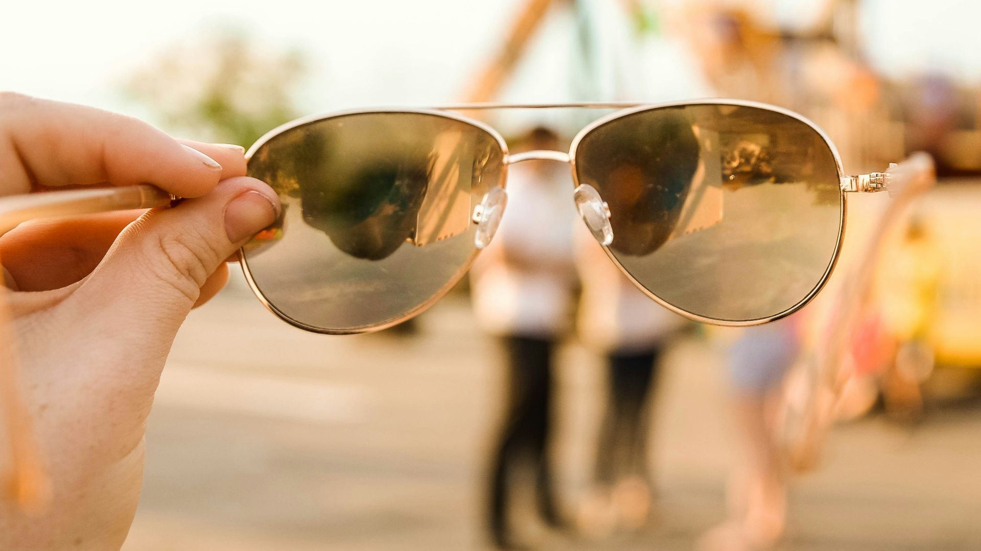 2. Lunettes de soleil de style aviateur