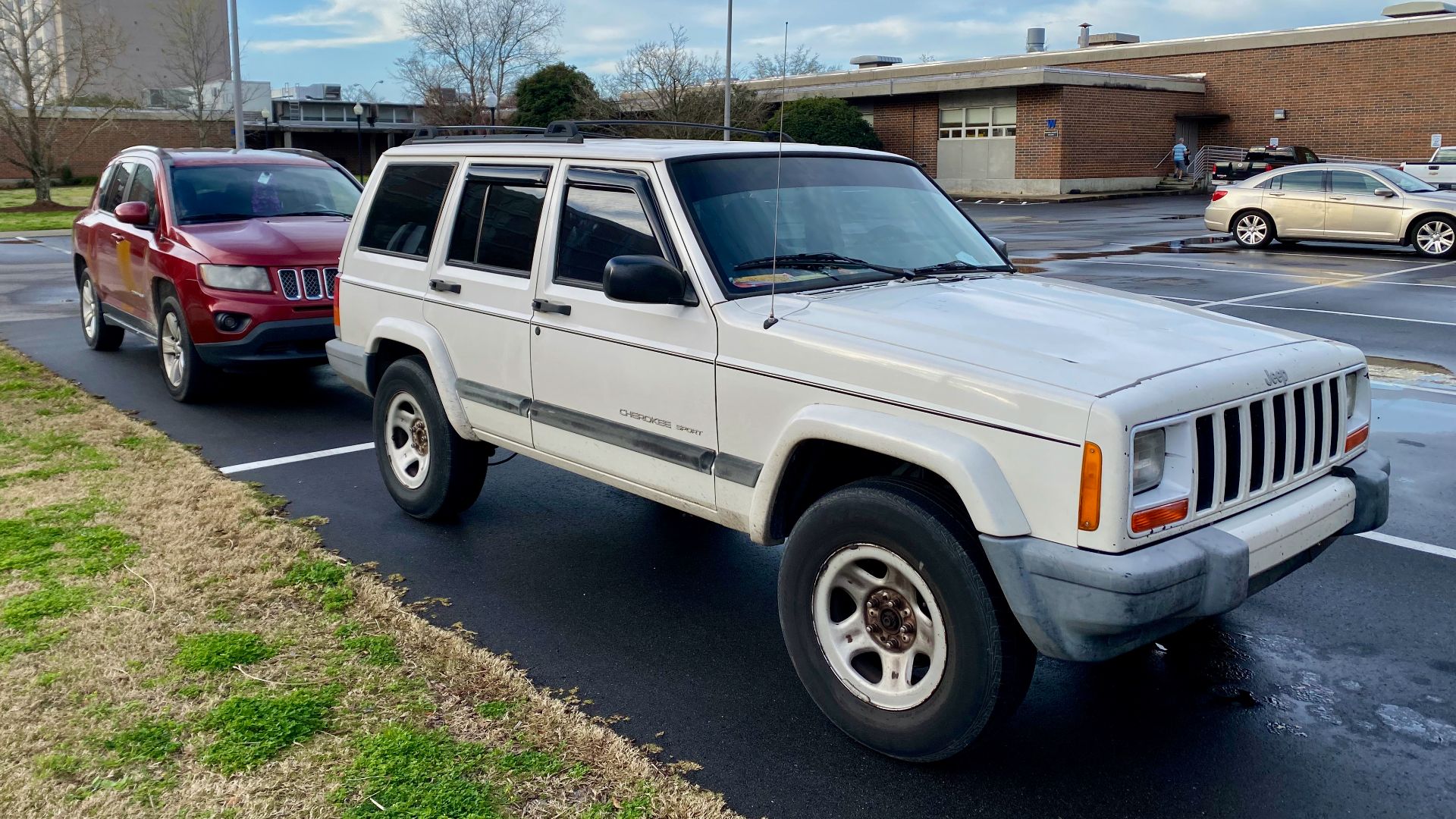 2. Jeep Cherokee XJ (1984-2001)