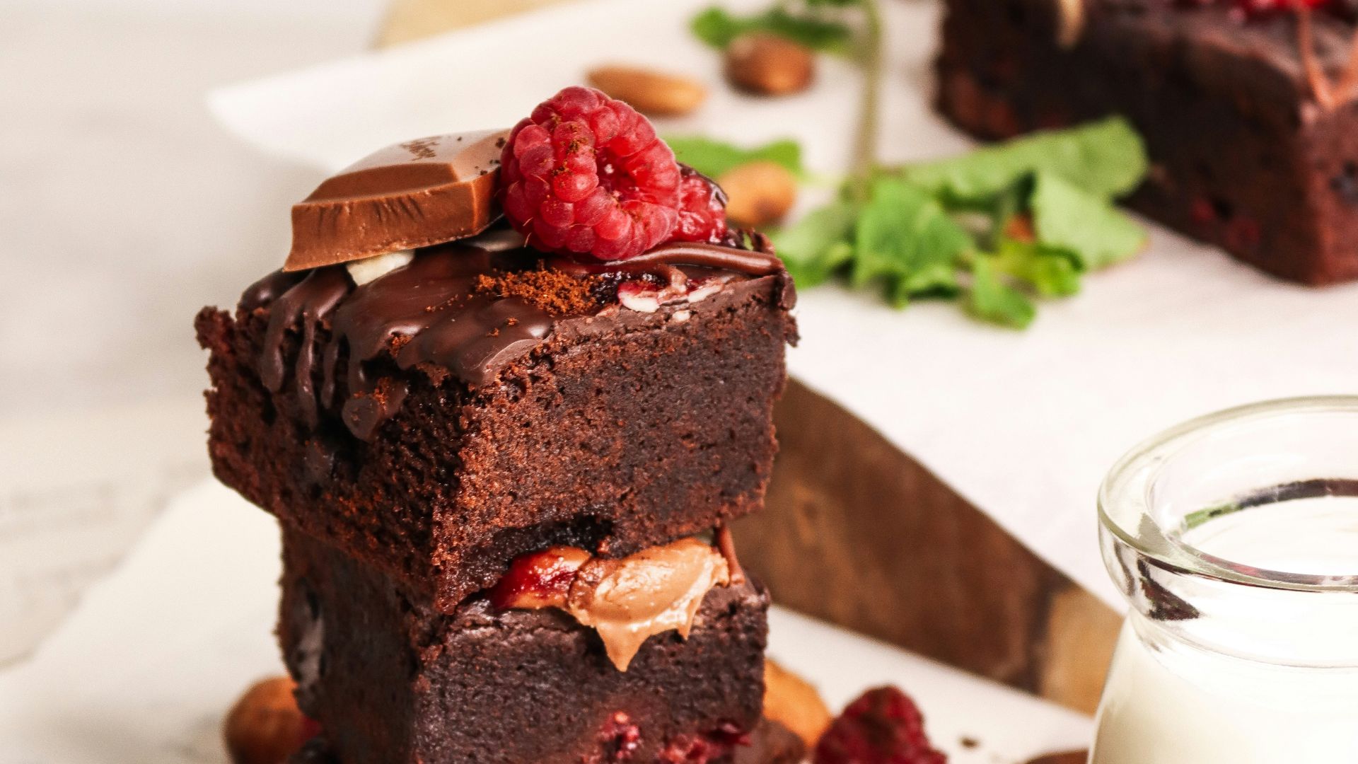 16. Brownies garnis de fruits rouges