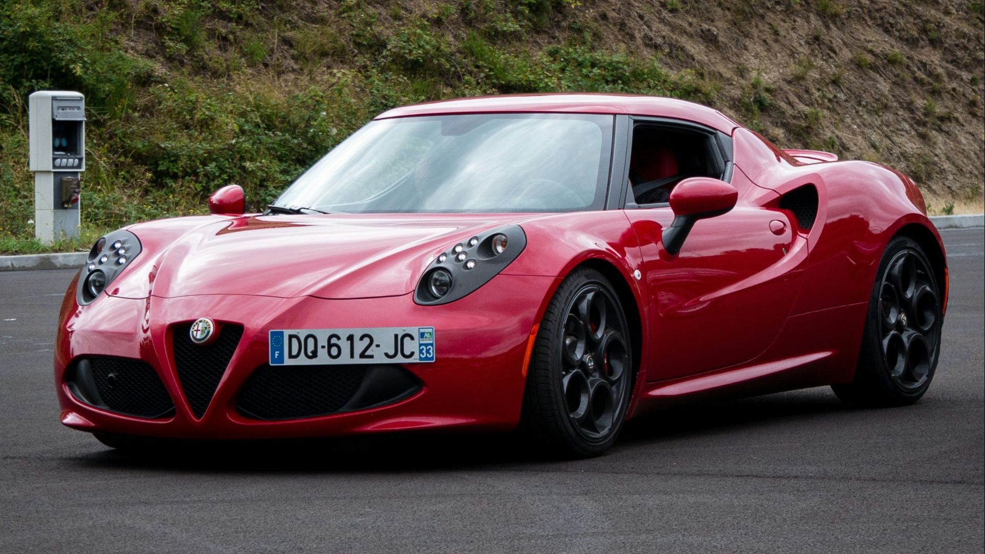 12. Alfa Romeo 4C