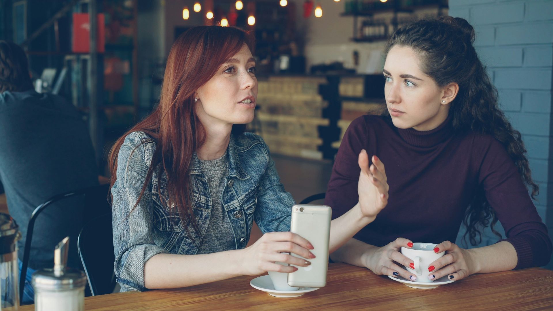 20 habitudes de conversation qui poussent les gens à vouloir partir
