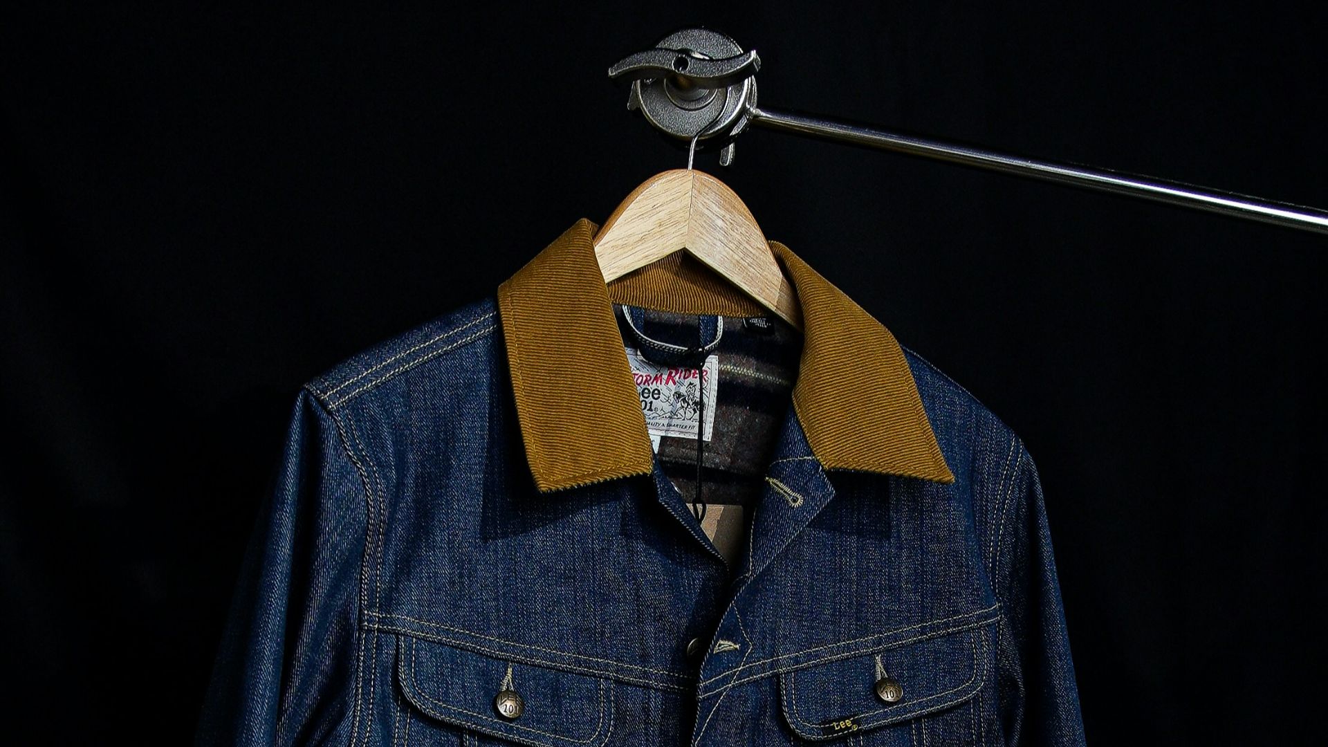 14. Portez des vestes en jean sous des manteaux plus épais