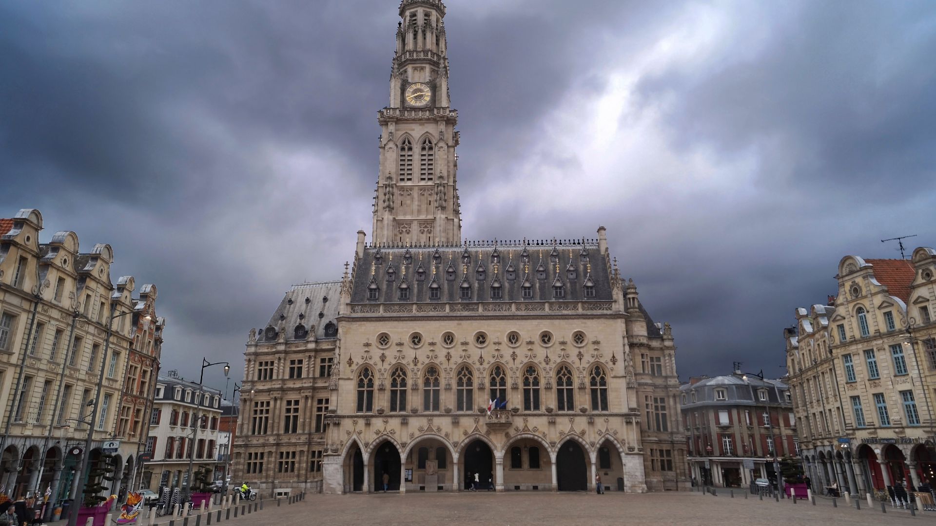 5. L'hôtel de ville et le beffroi d'Arras