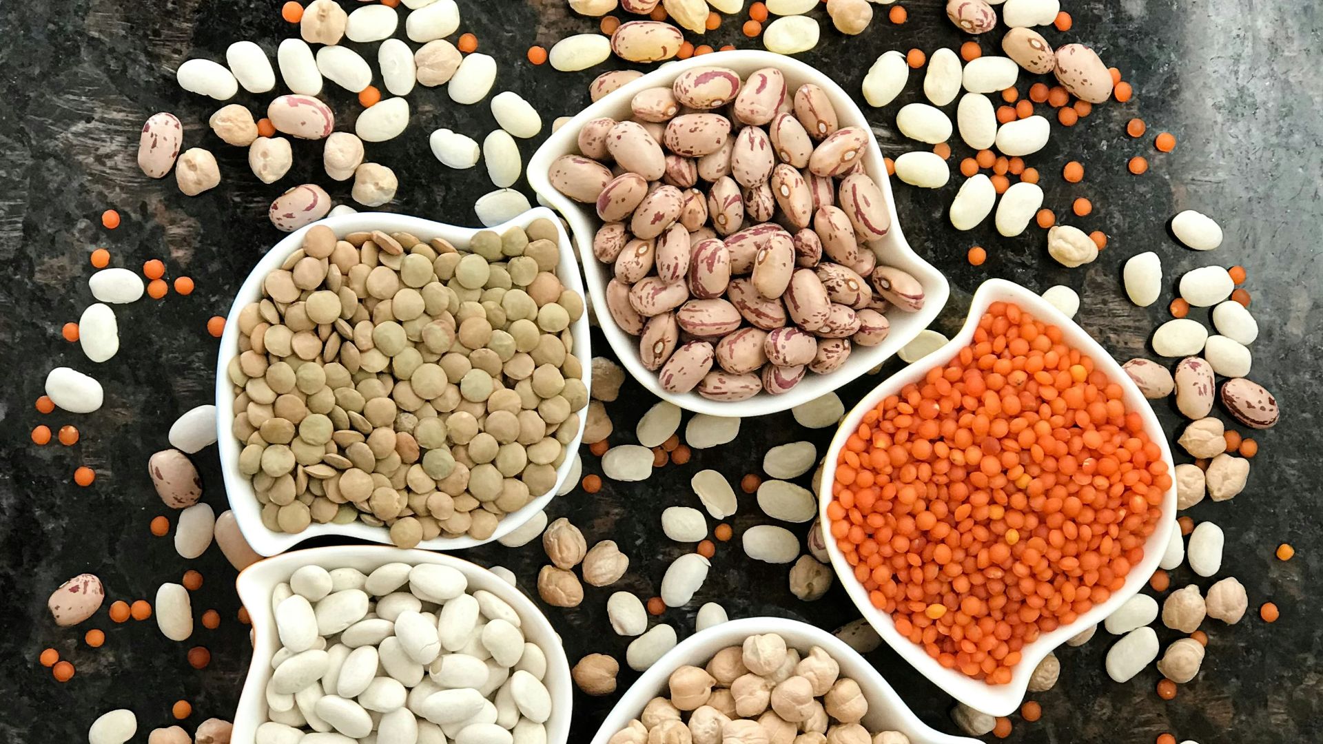 4. Ajouter des haricots et des lentilles