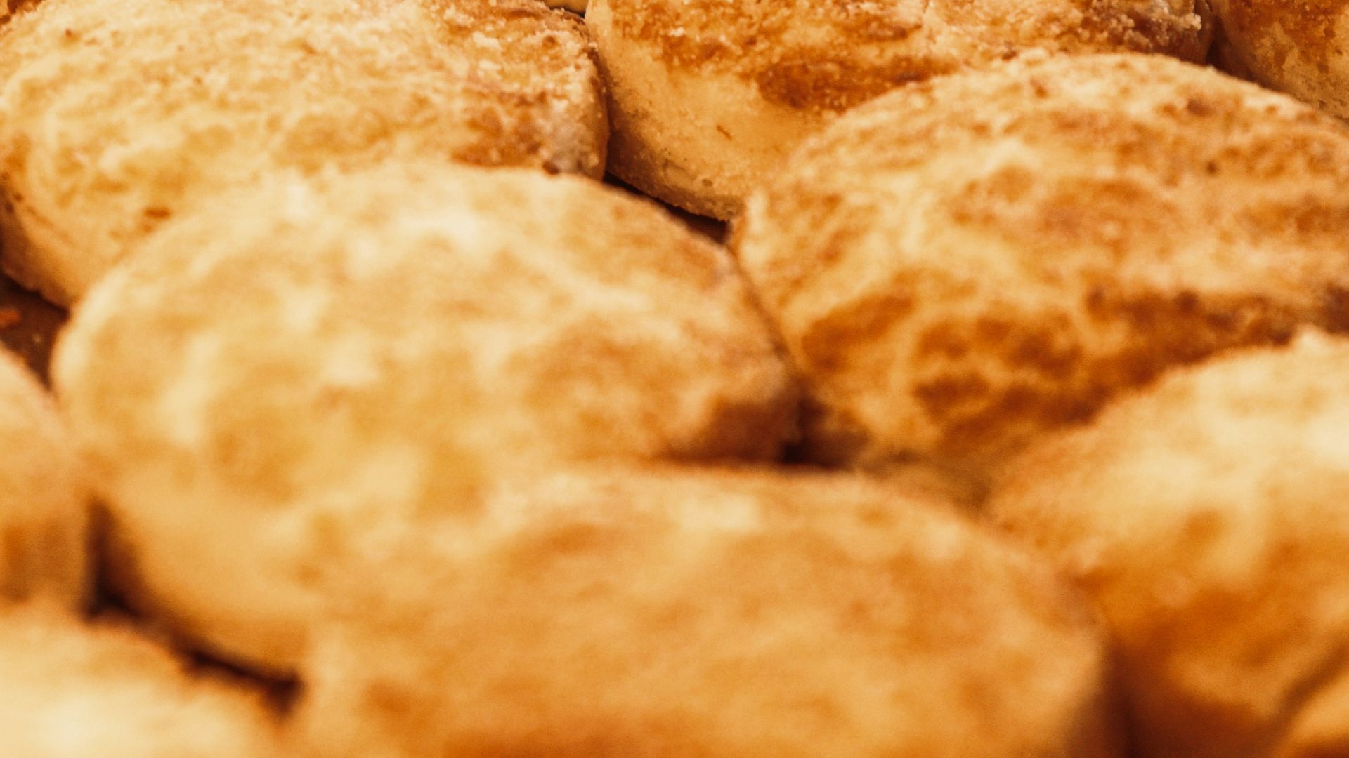 10. Dinde à la King servie avec des biscuits