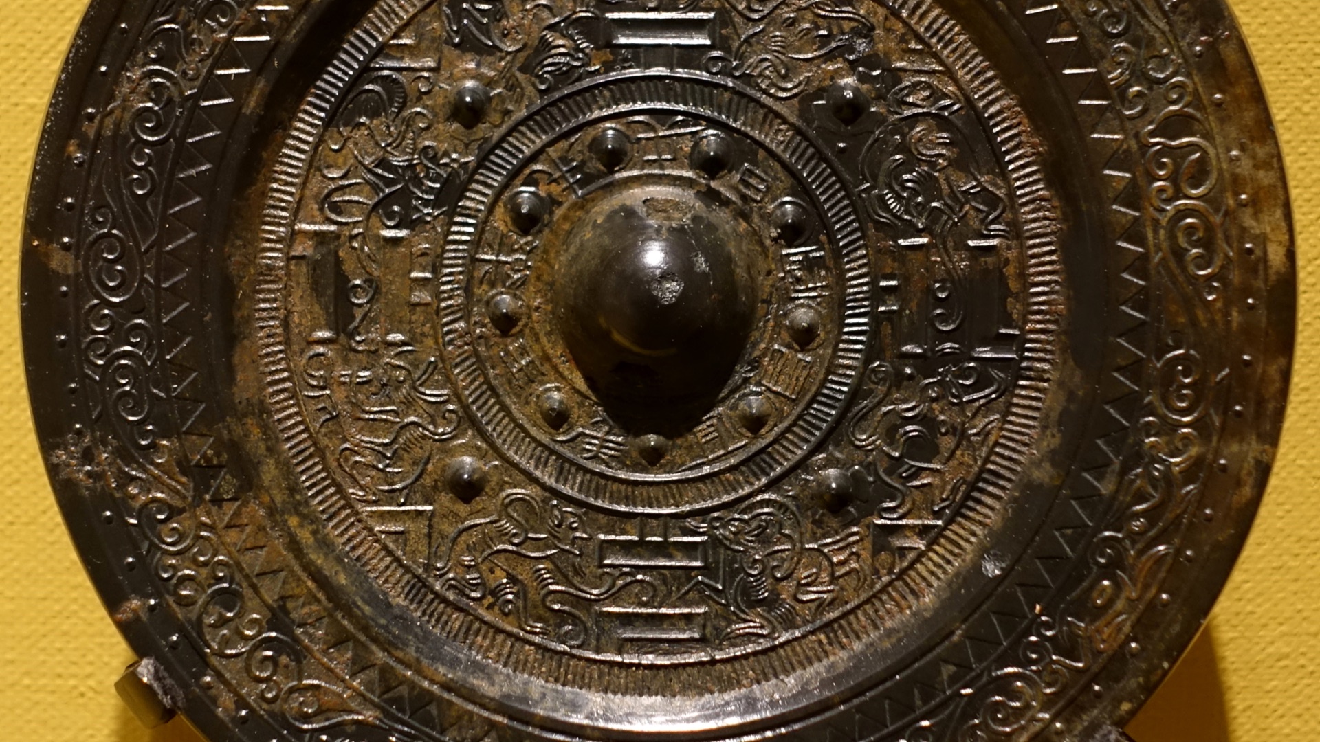 16. Les miroirs en bronze chinois laissant passer la lumière