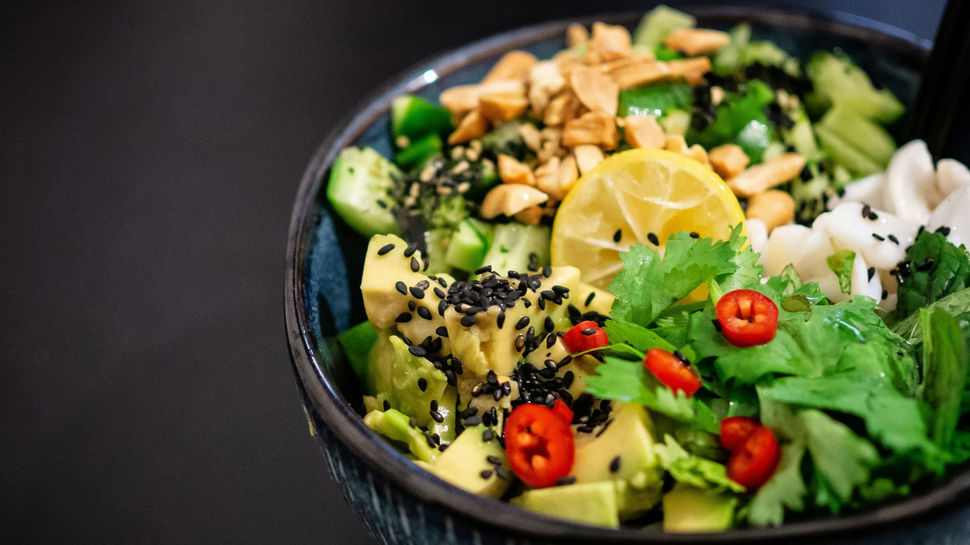 19. Salade avec la vinaigrette à part