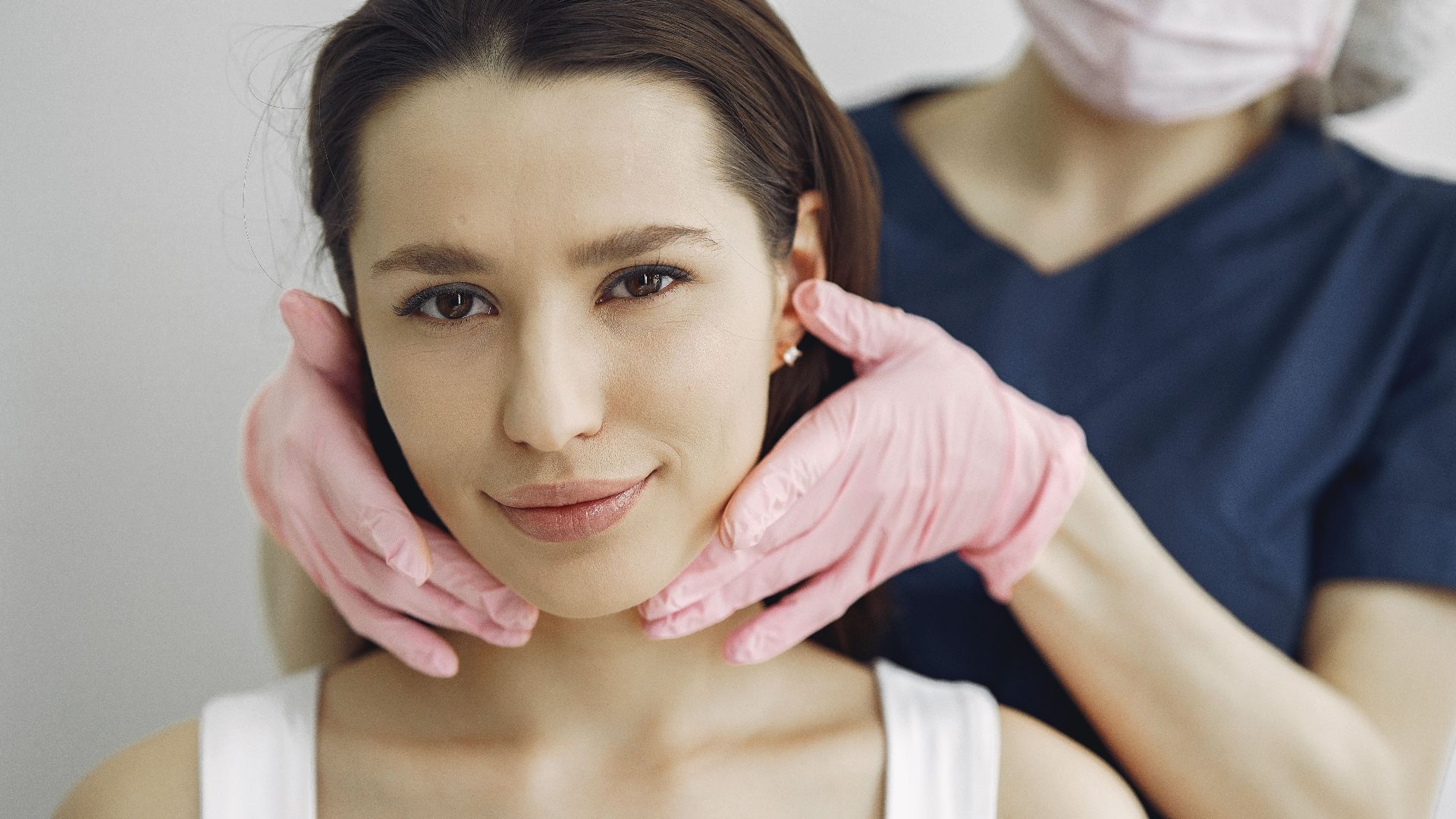 20 choses que les dermatologues savent sur vous rien qu’en regardant votre peau