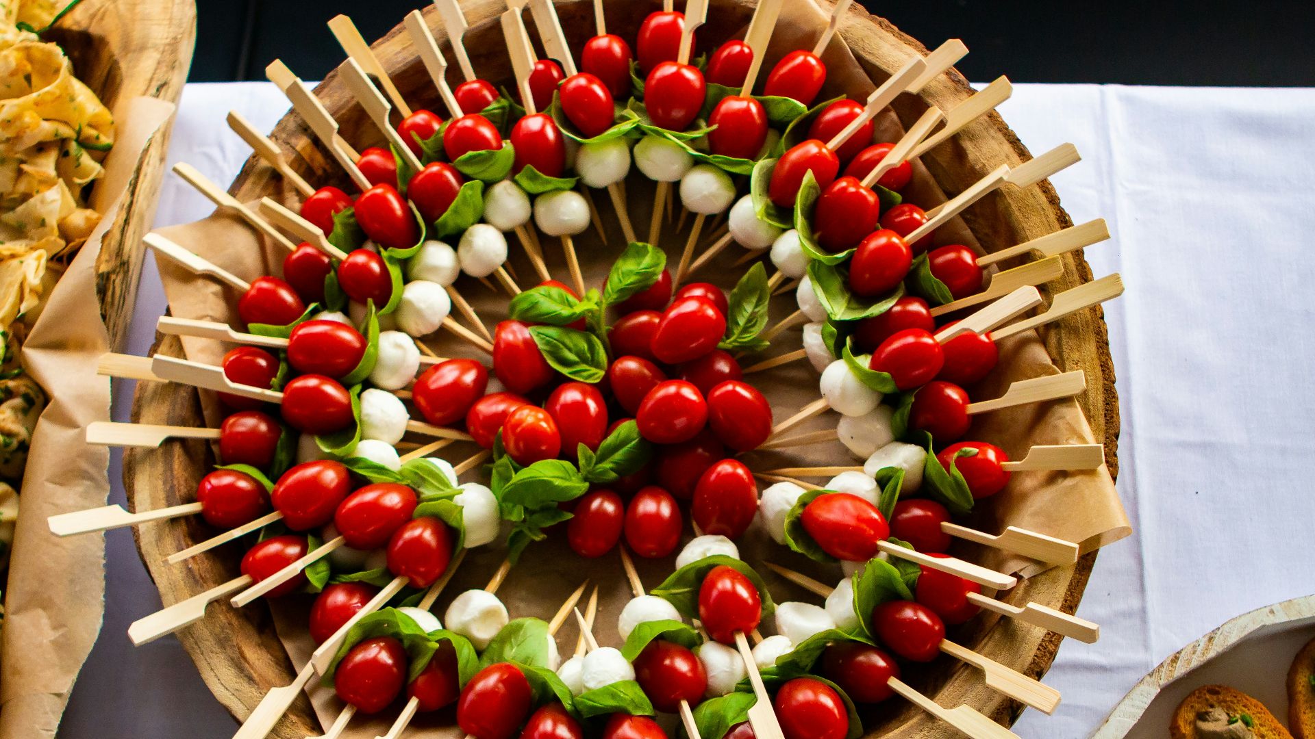 1. Mini-brochettes caprese