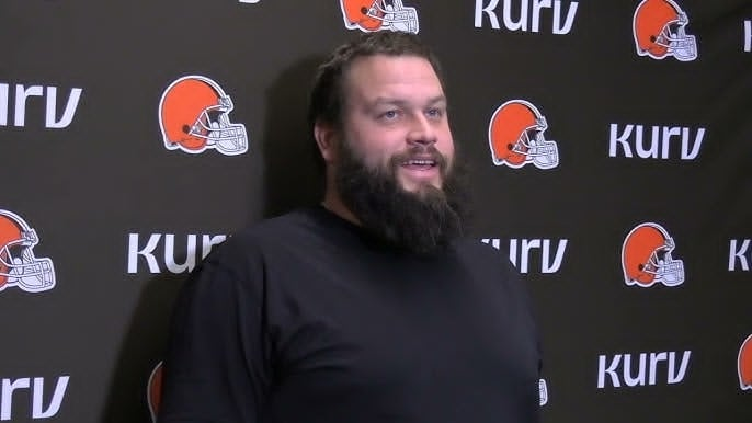 Star offensive lineman announces his retirement