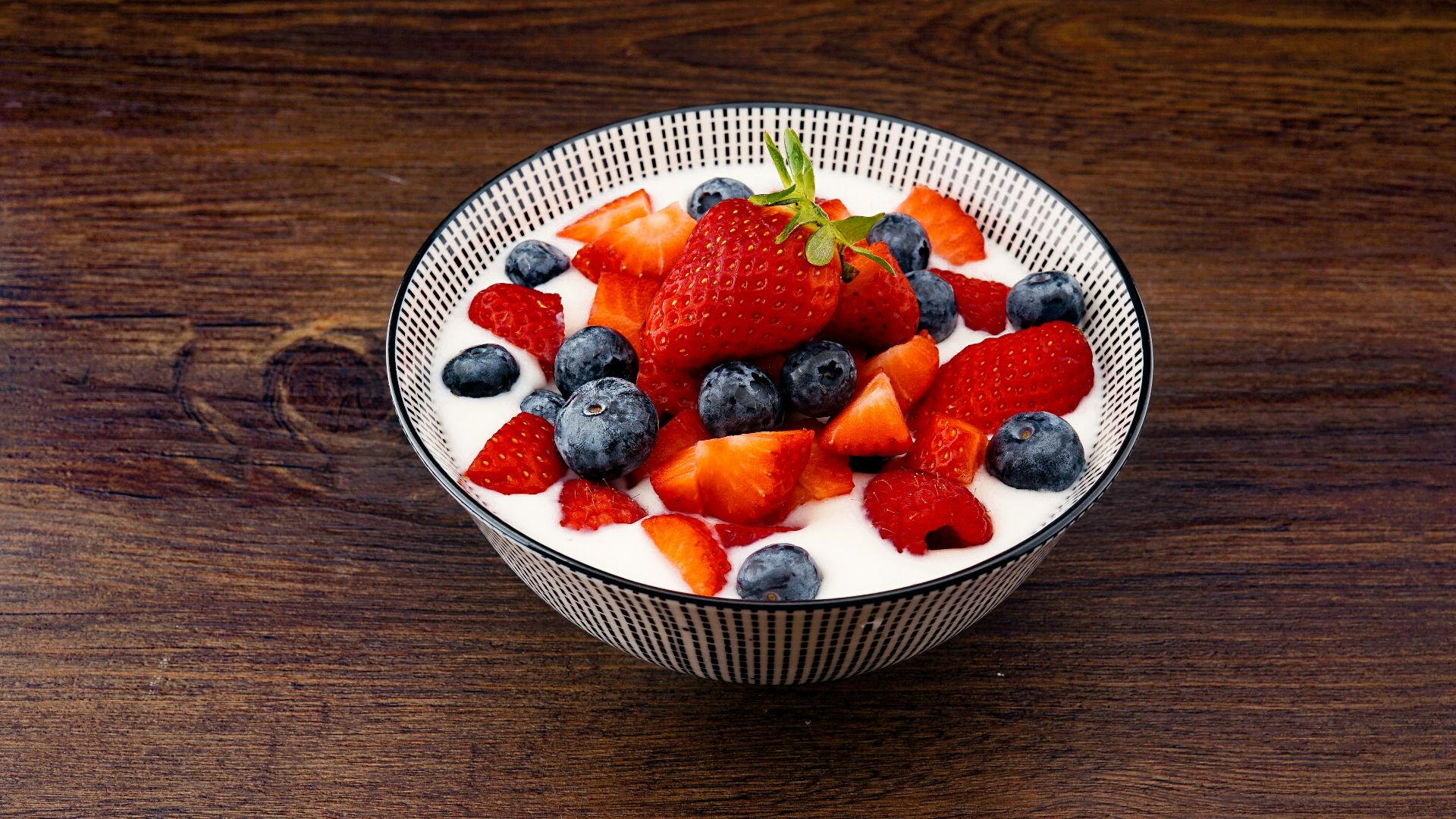 1. Yaourt grec aux fruits rouges frais