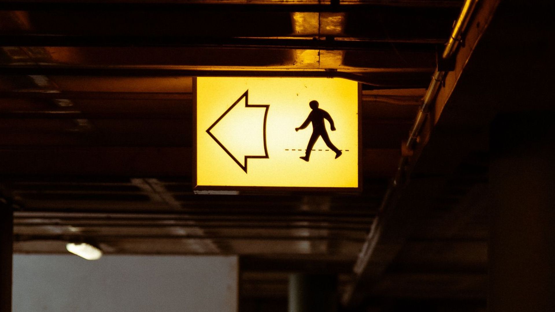 Passage pi&eacute;ton dans parking
