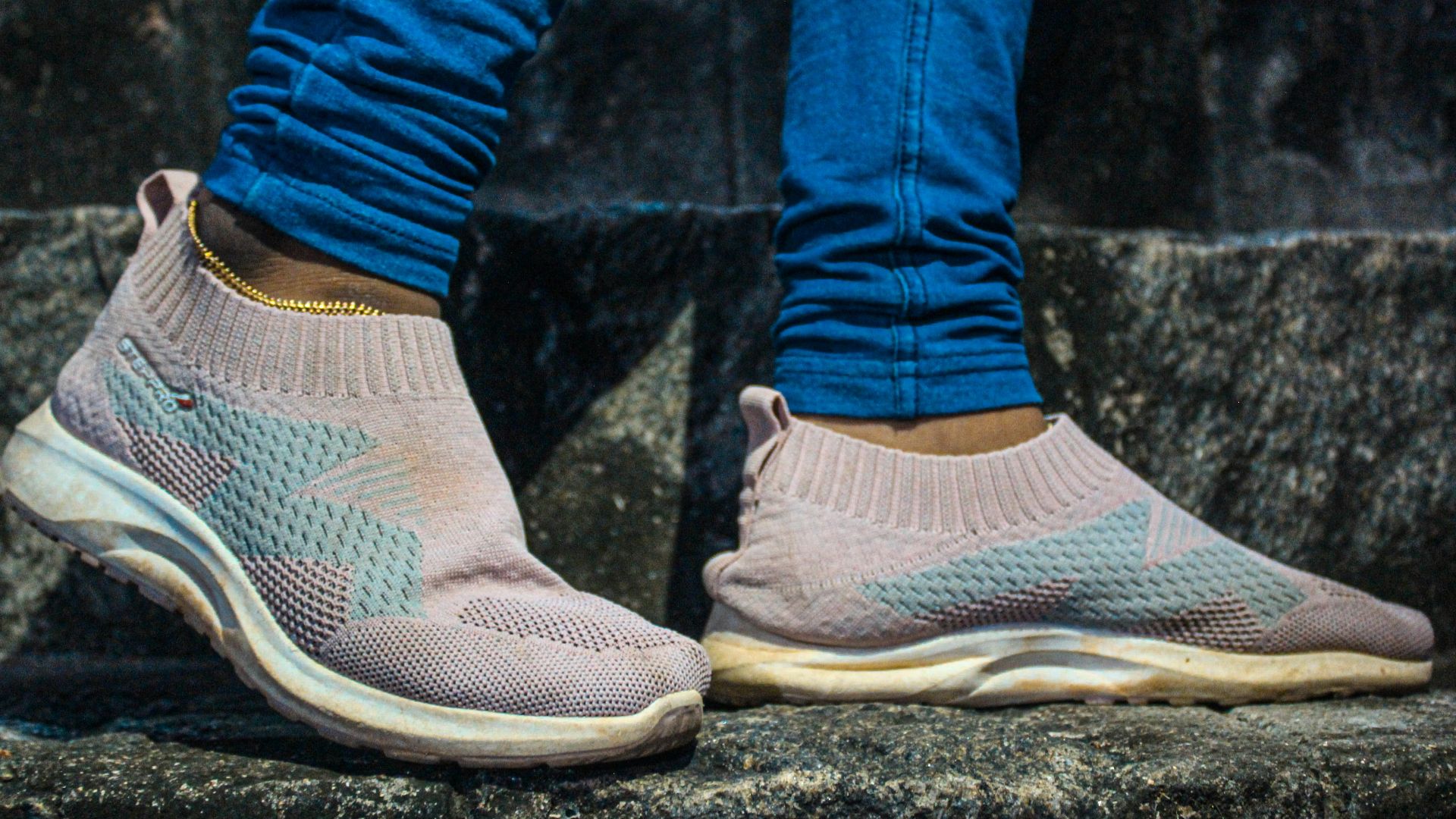 14. Optez pour des baskets en tricot