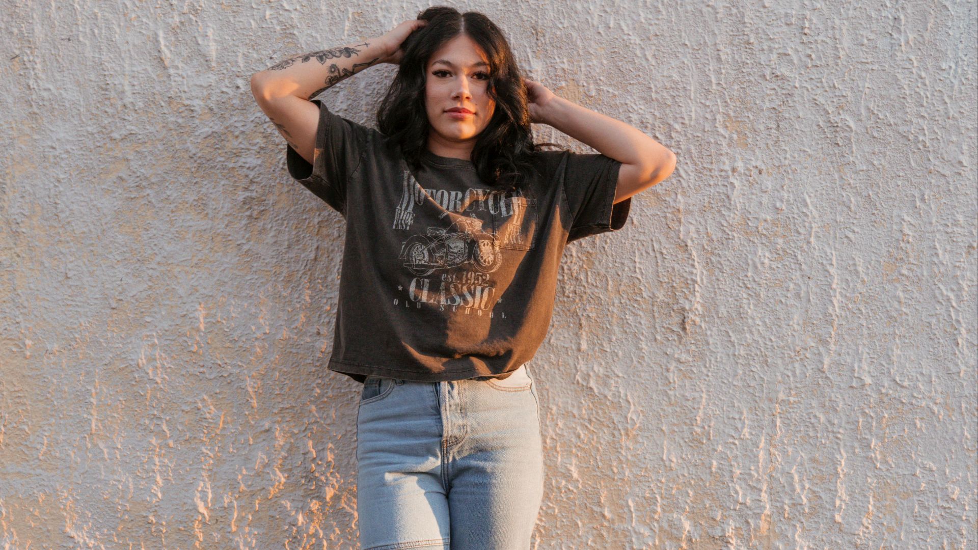 Printemps : jean délavé et t-shirt