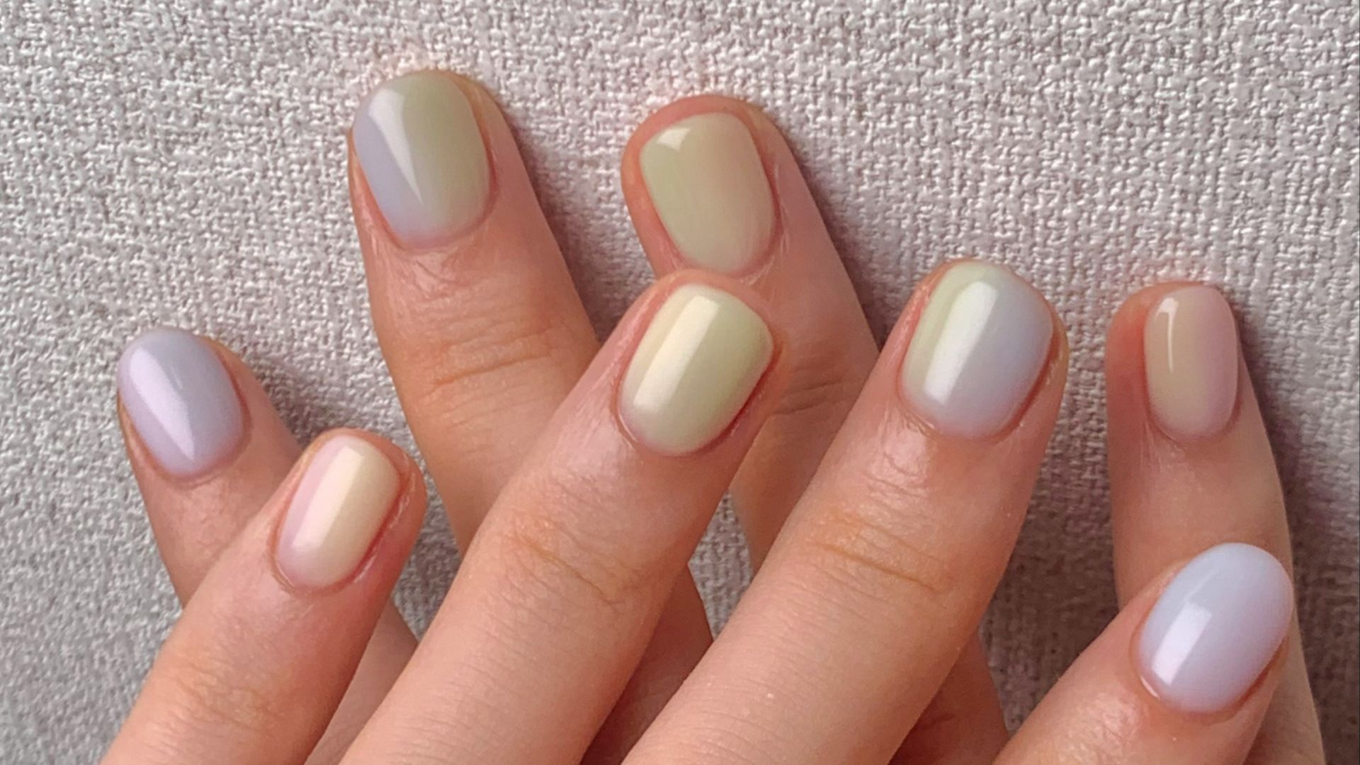 7. Ongles arc-en-ciel aux tons pastel