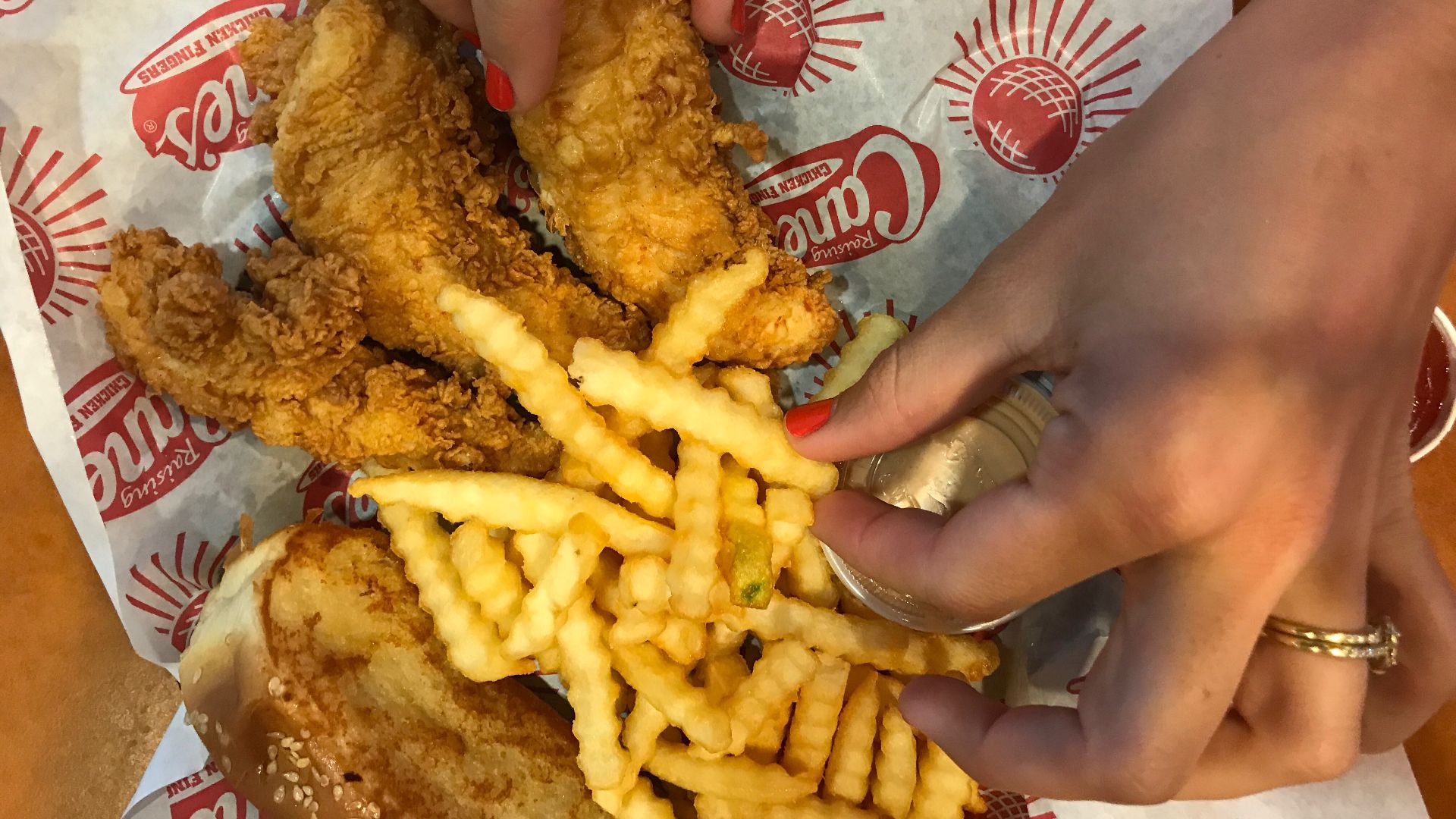 6. Les bâtonnets de poulet de Raising Cane’s