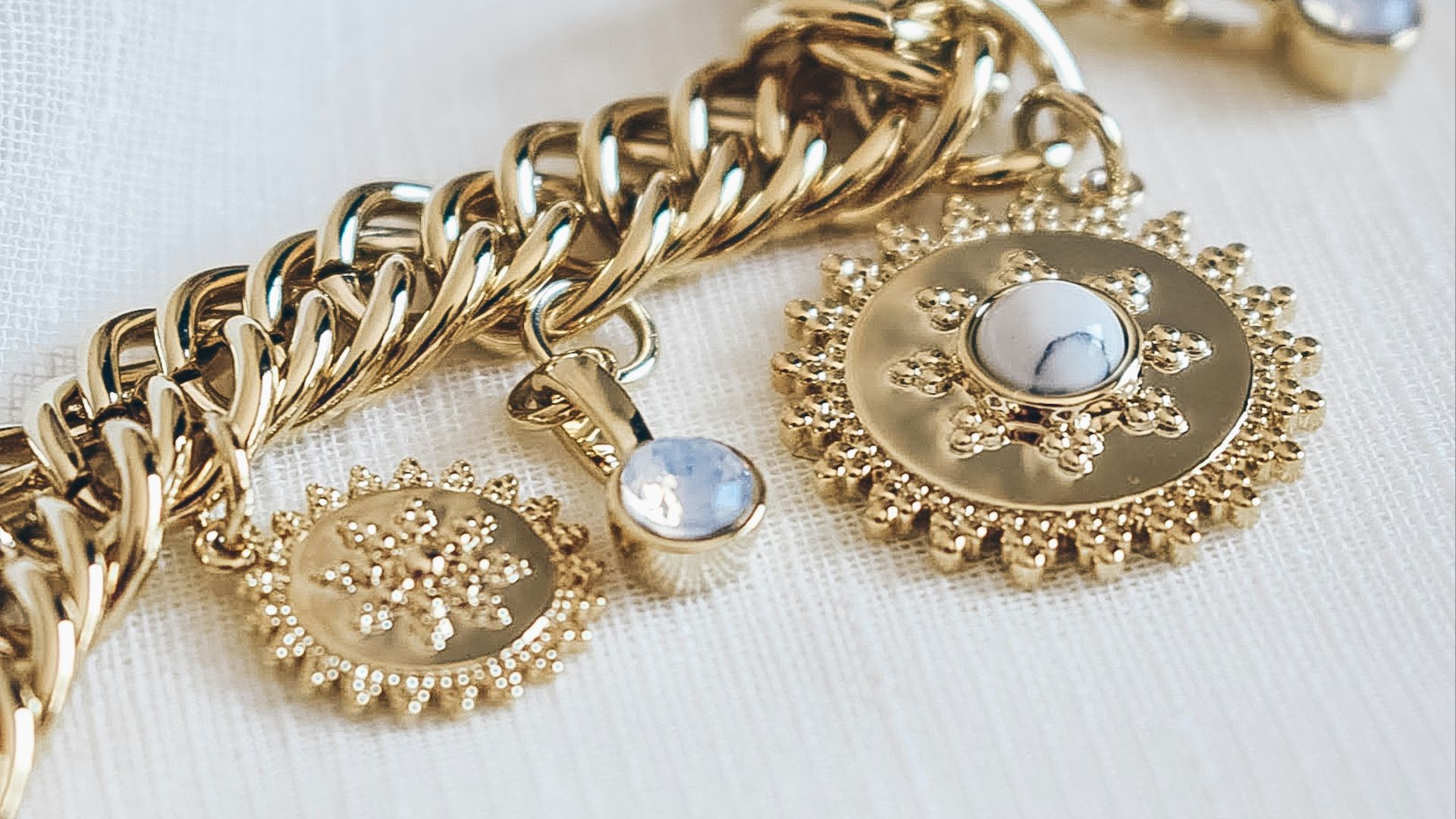 10. Un pendentif de famille