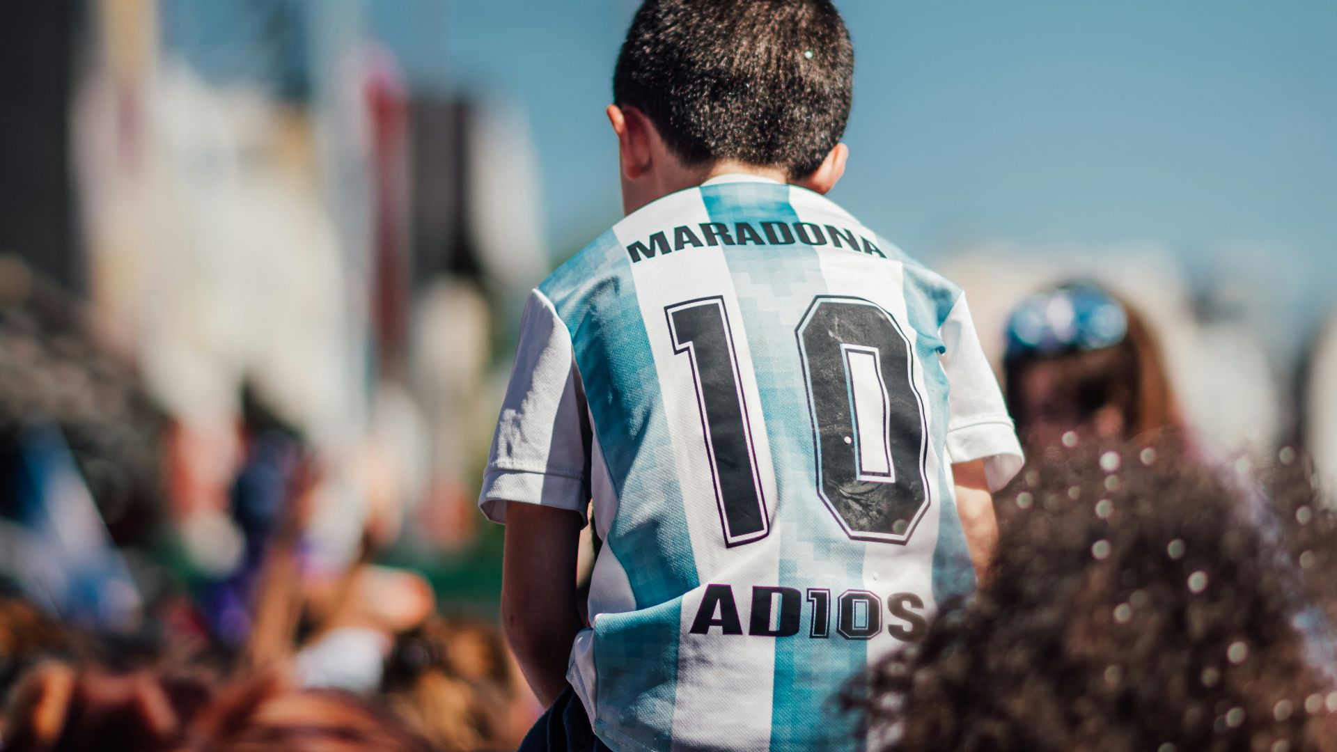15. Argentine : bleu ciel et blanc