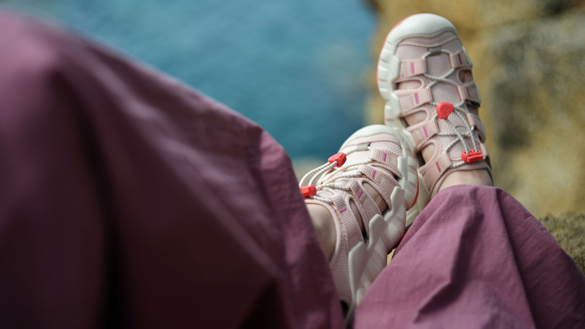 19. Chaussures d'eau ou sandales de sport