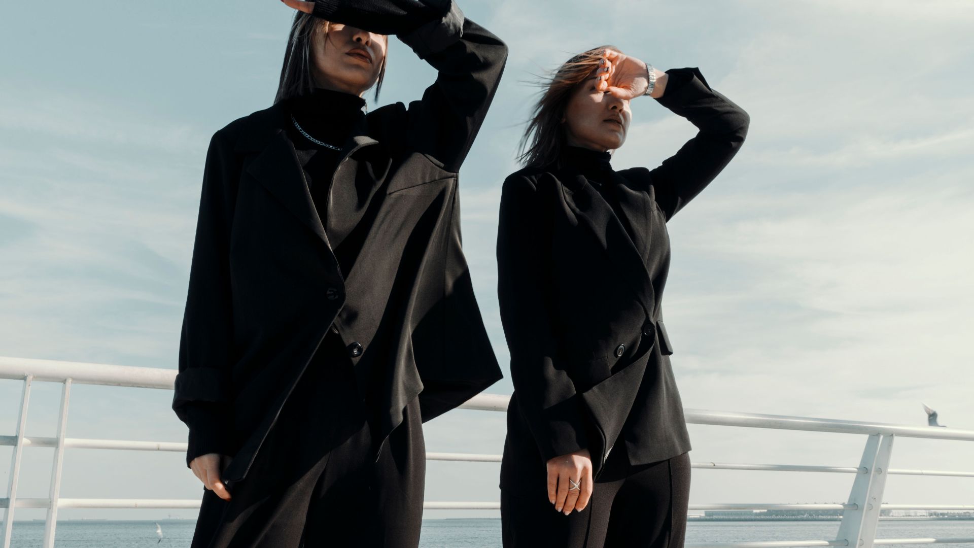 2. Ne porter que des vêtements de couleur sombre