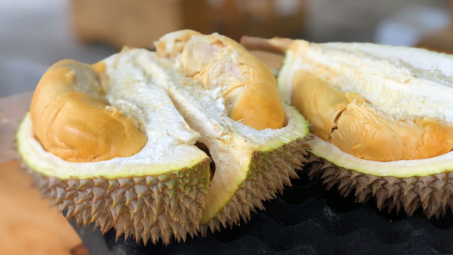 10 aliments qui ne plaisent qu’aux habitués et 10 que tout le monde apprécie dès la première bouchée
