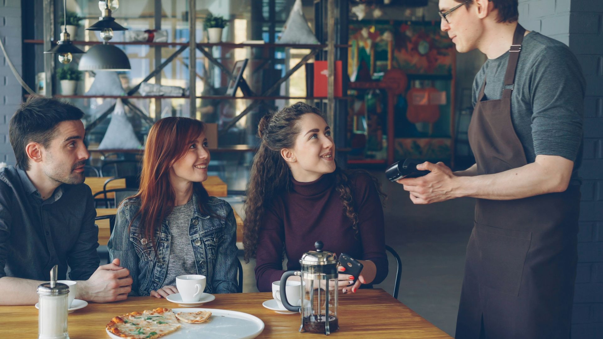 8. La manière dont vous traitez les personnes occupant des postes de service