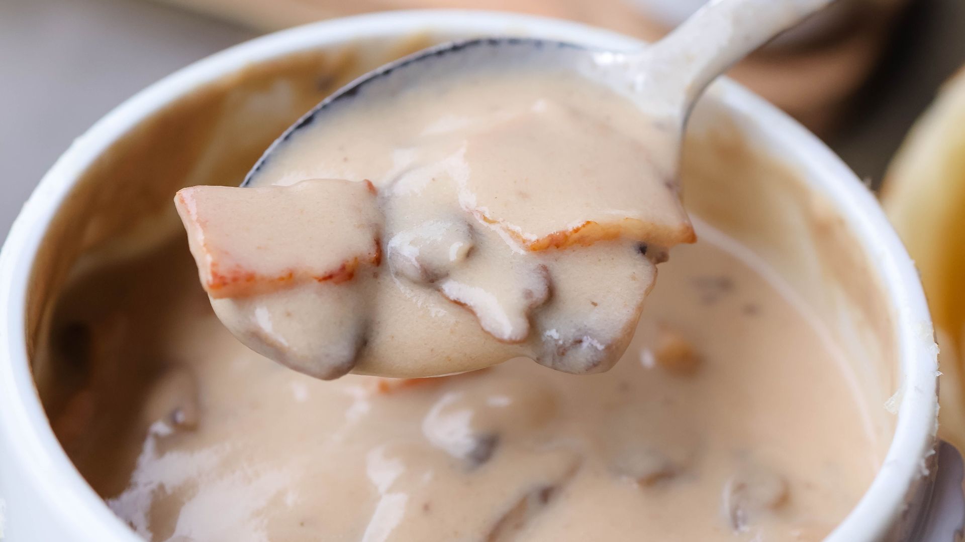 5. Chowder aux palourdes de Nouvelle-Angleterre, homard et tarte aux myrtilles