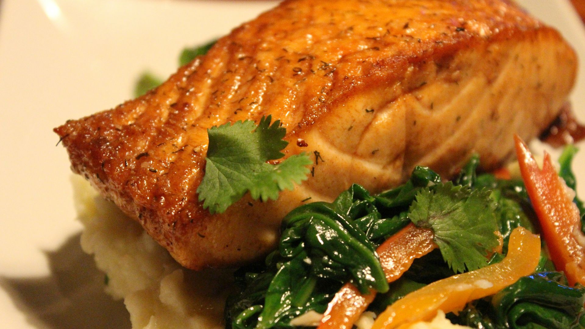10. Saumon au four avec patates douces et brocolis