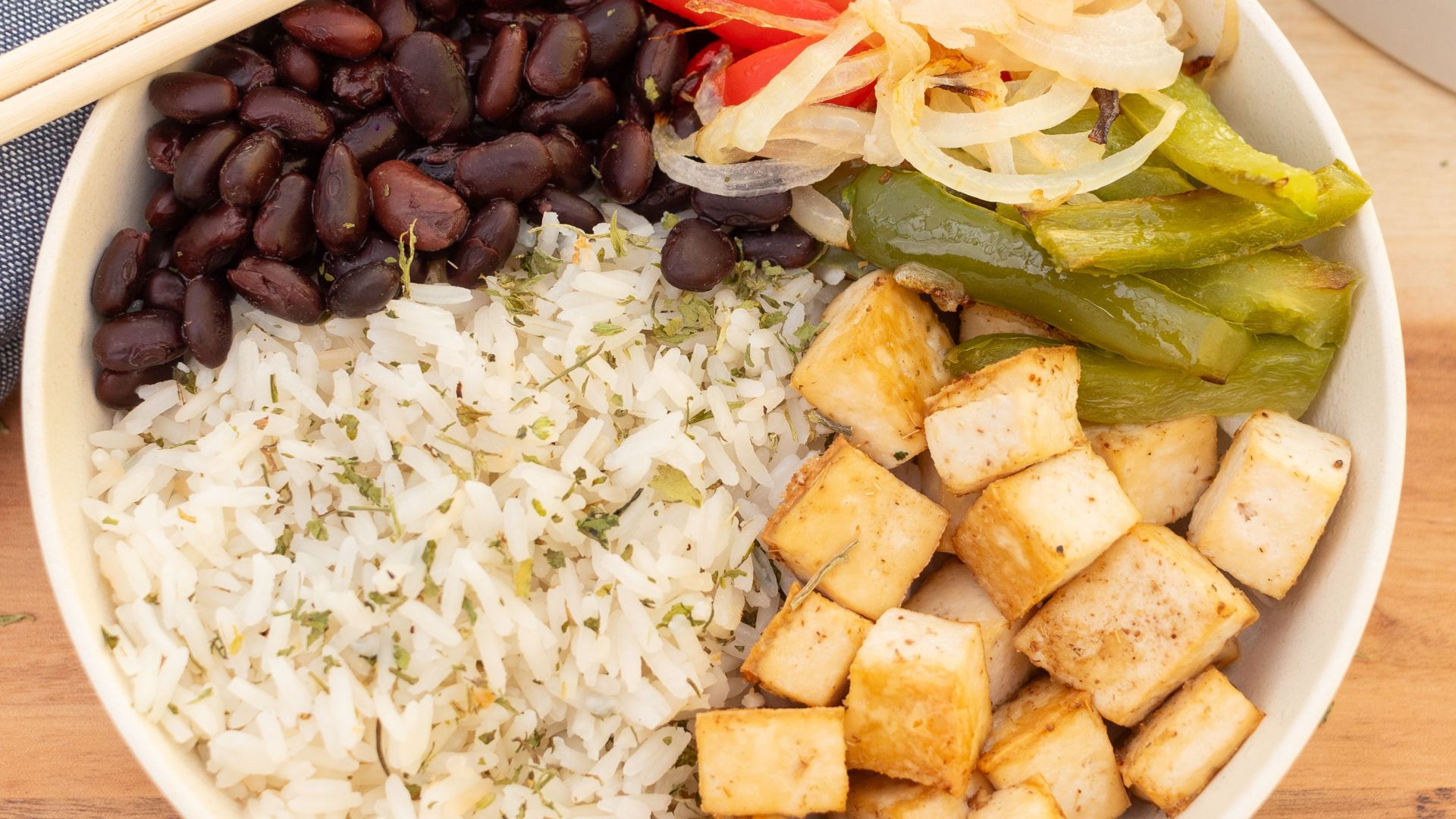 17. Bol de riz au tofu croustillant