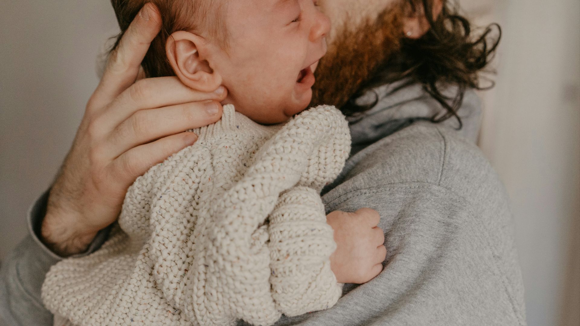 1. Ne laissez jamais un bébé pleurer