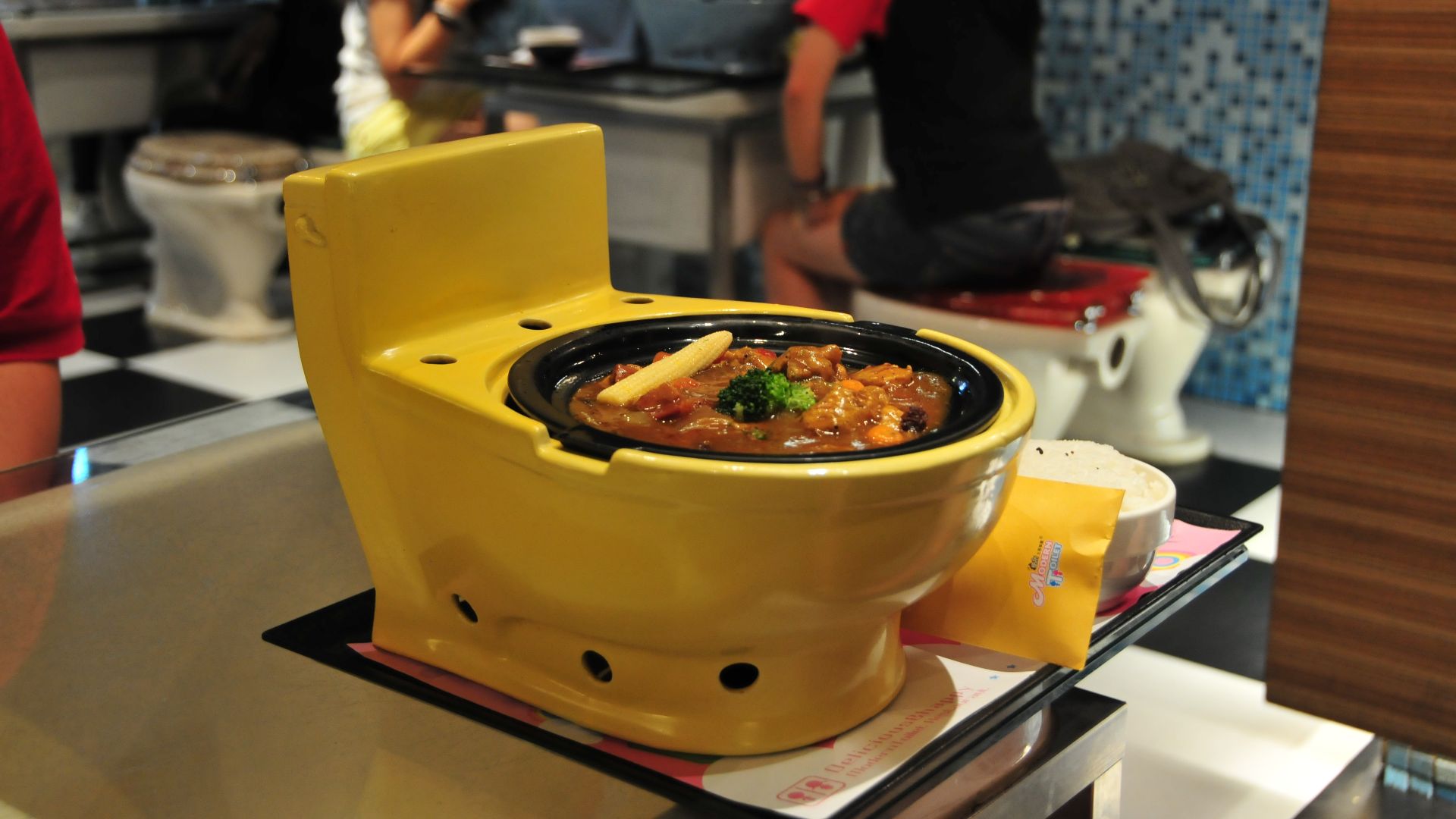 9. Le restaurant « Modern Toilet »