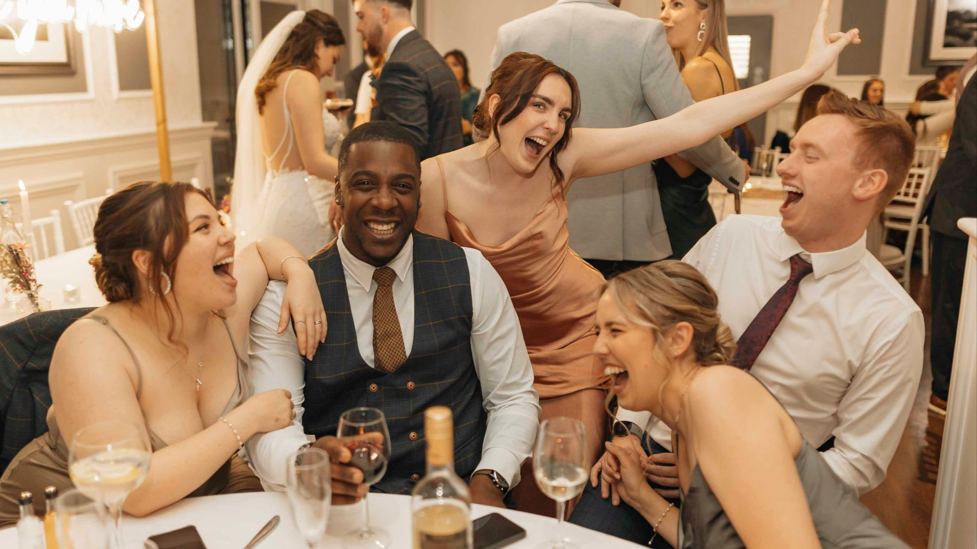 Les 10 pires tenues à éviter pour un mariage et 10 alternatives