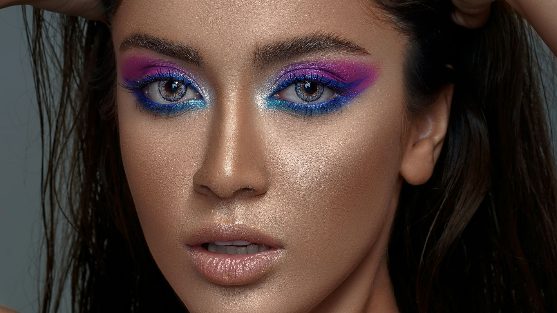 16. Maquillage avec des contours marqués et sculptés