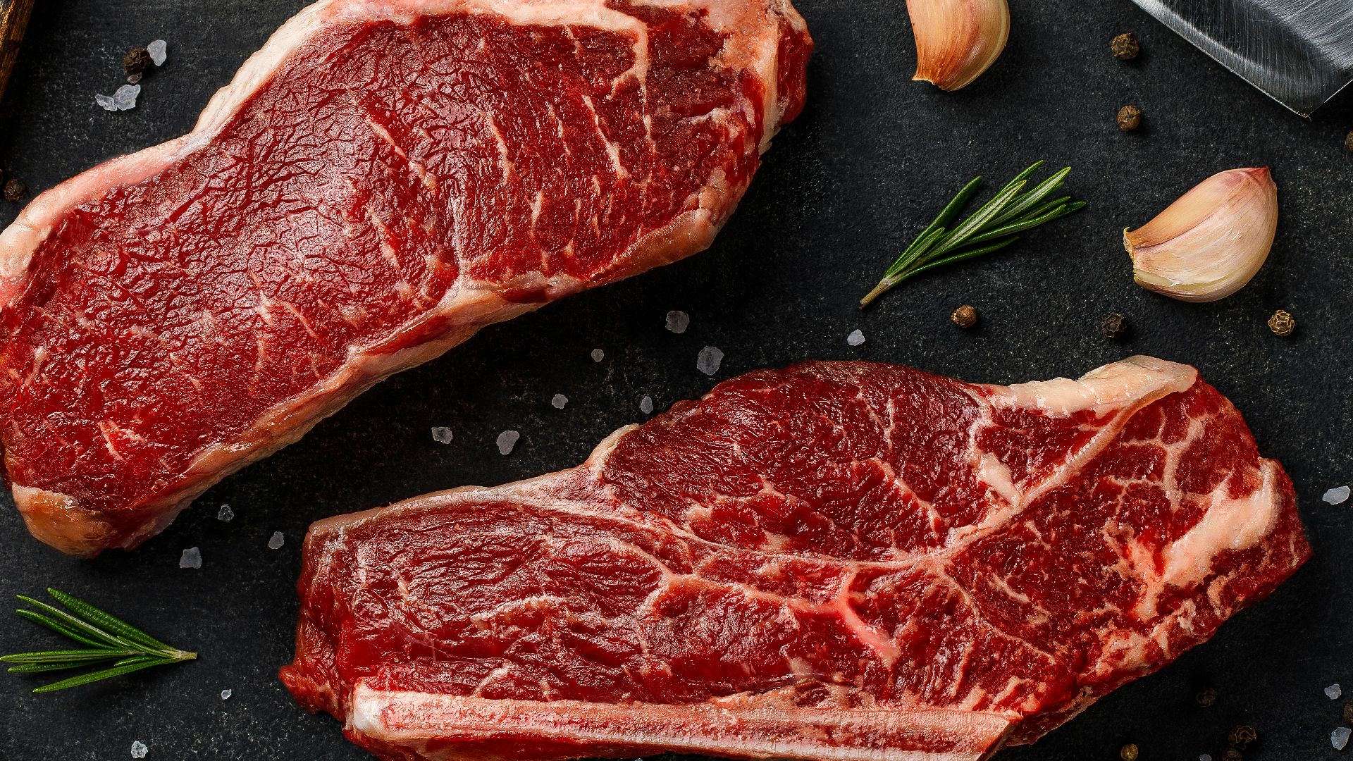 16. Tranches de pain grillées garnies de morceaux de bœuf à la crème