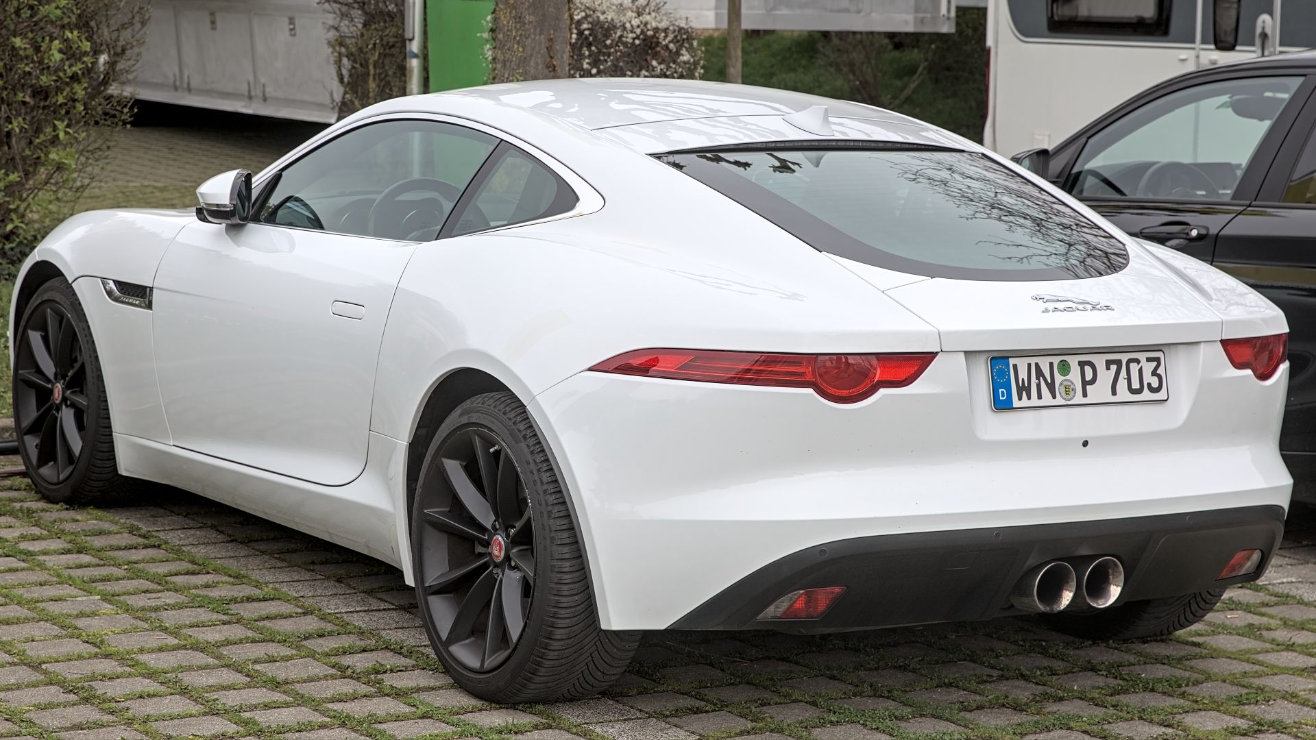7. Jaguar F-Type (coupé)