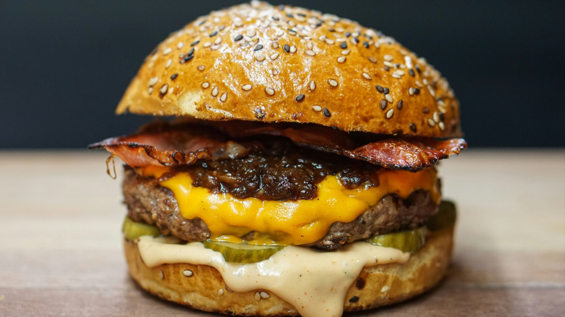 1. Cheeseburgers bien garnis