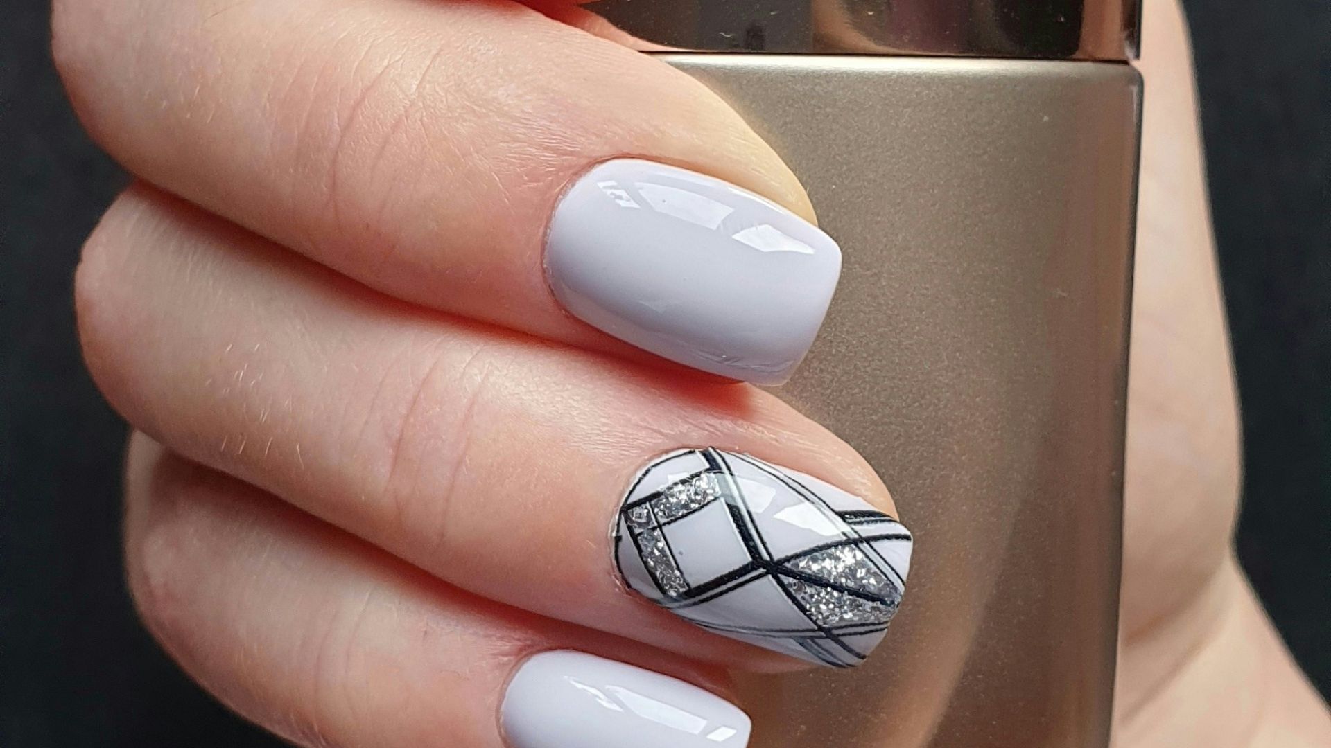 17. Ongles marbrés